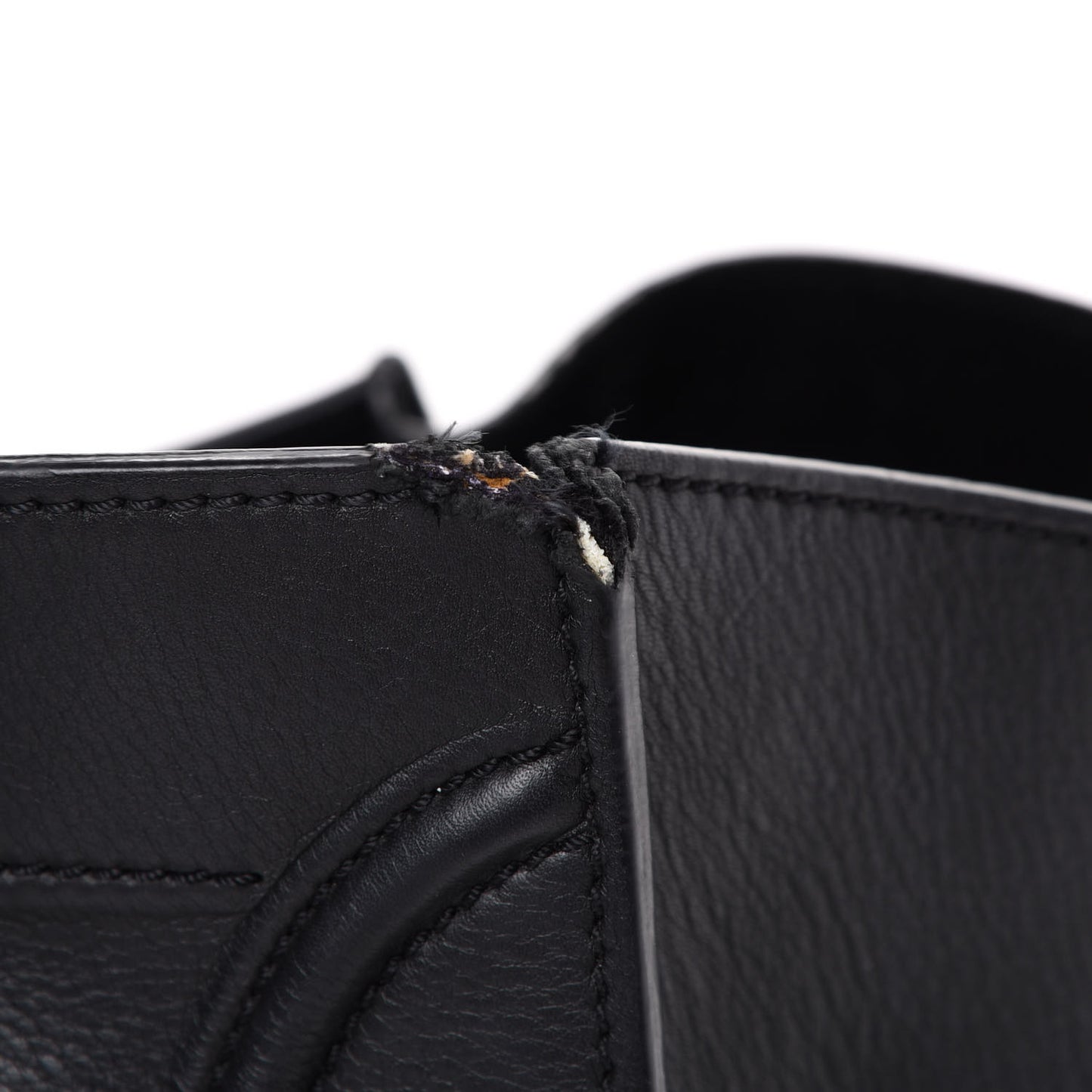 Supple Calfskin Medium Phantom Luggage Black