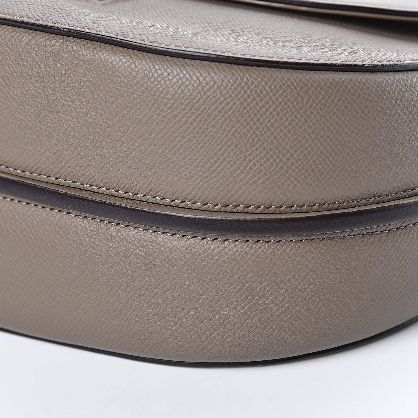 Grained Calfskin Medium Trotteur Taupe
