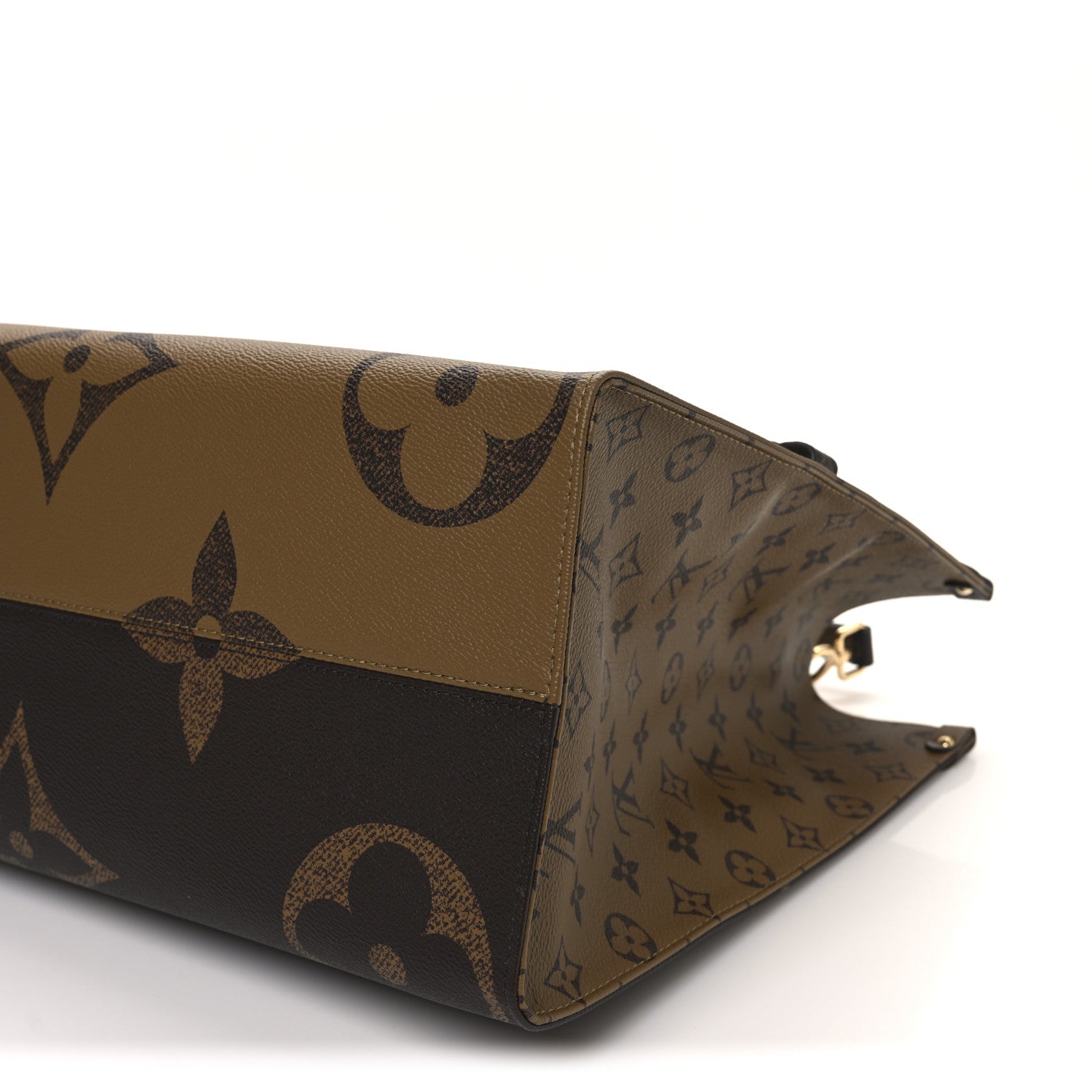 Louis Vuitton Reverse Monogram Giant Onthego Voyage 8 of 8