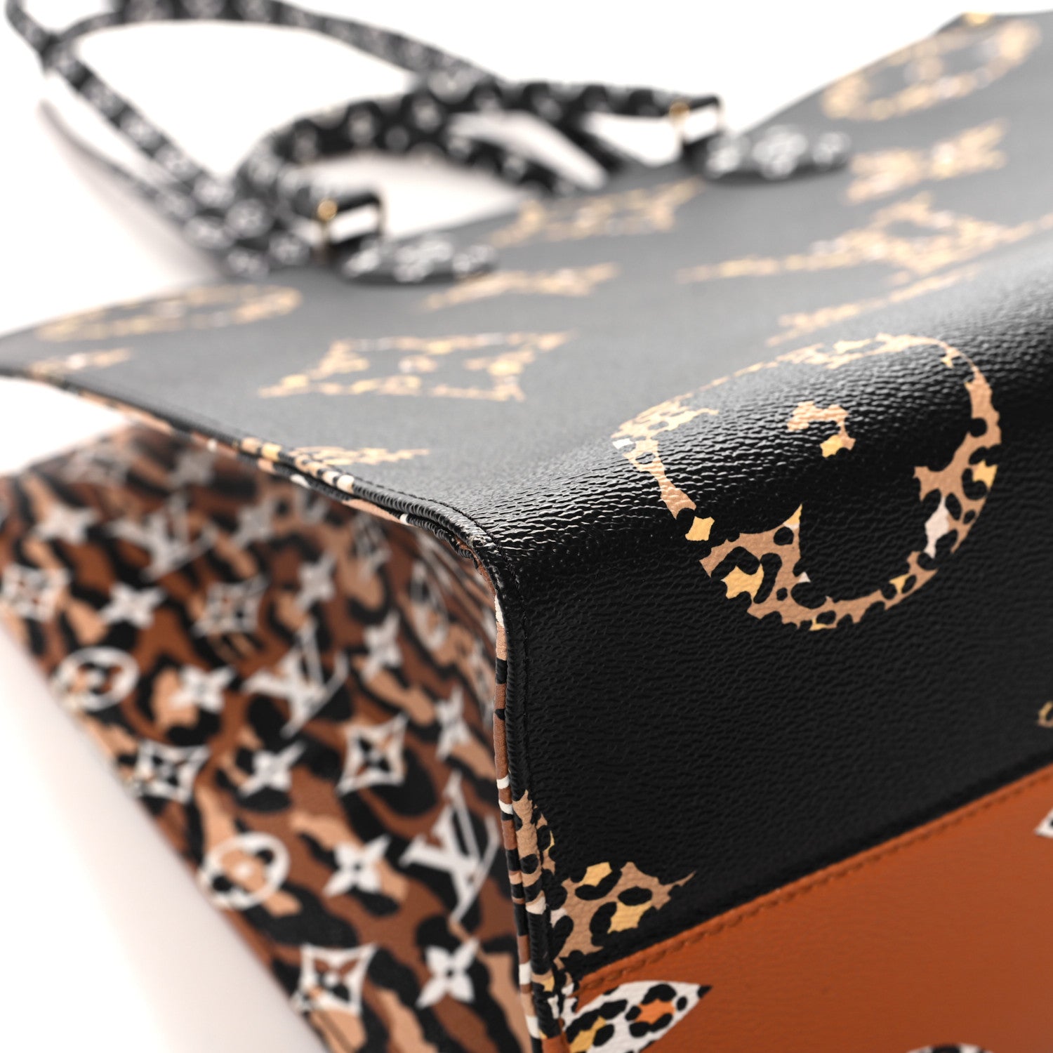 Louis Vuitton Monogram Giant Jungle Onthego GM Black 8 of 11