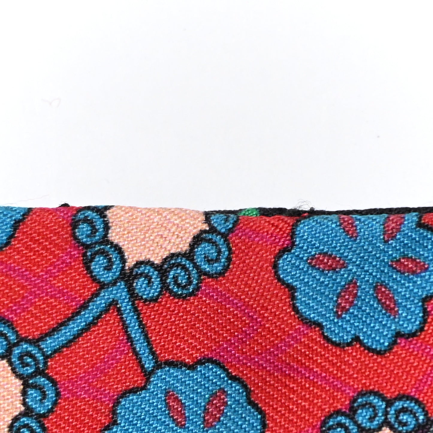 Silk Fleurs et Papillons de Tissus Twilly Black Rouge Bleu