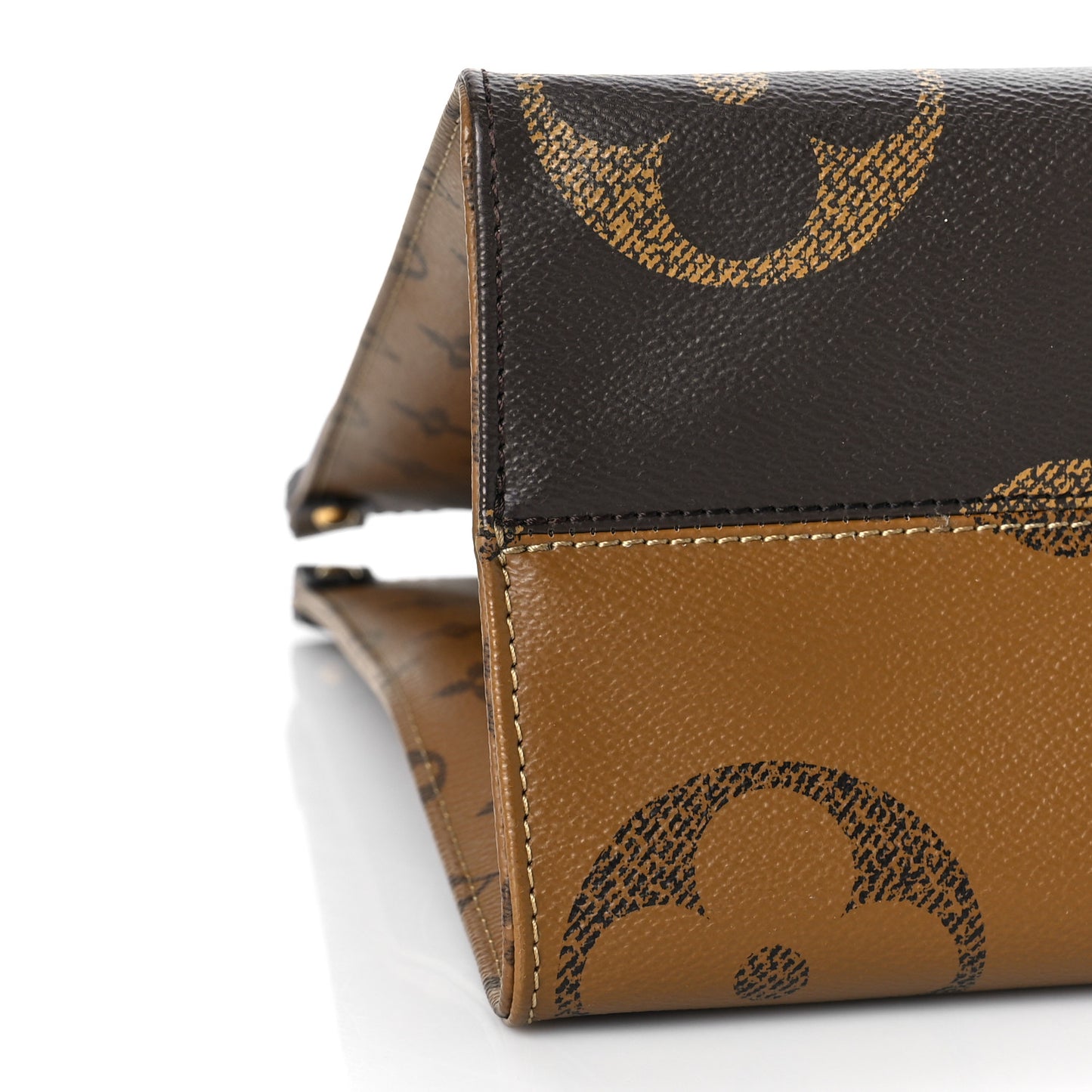Reverse Monogram Giant Onthego MM