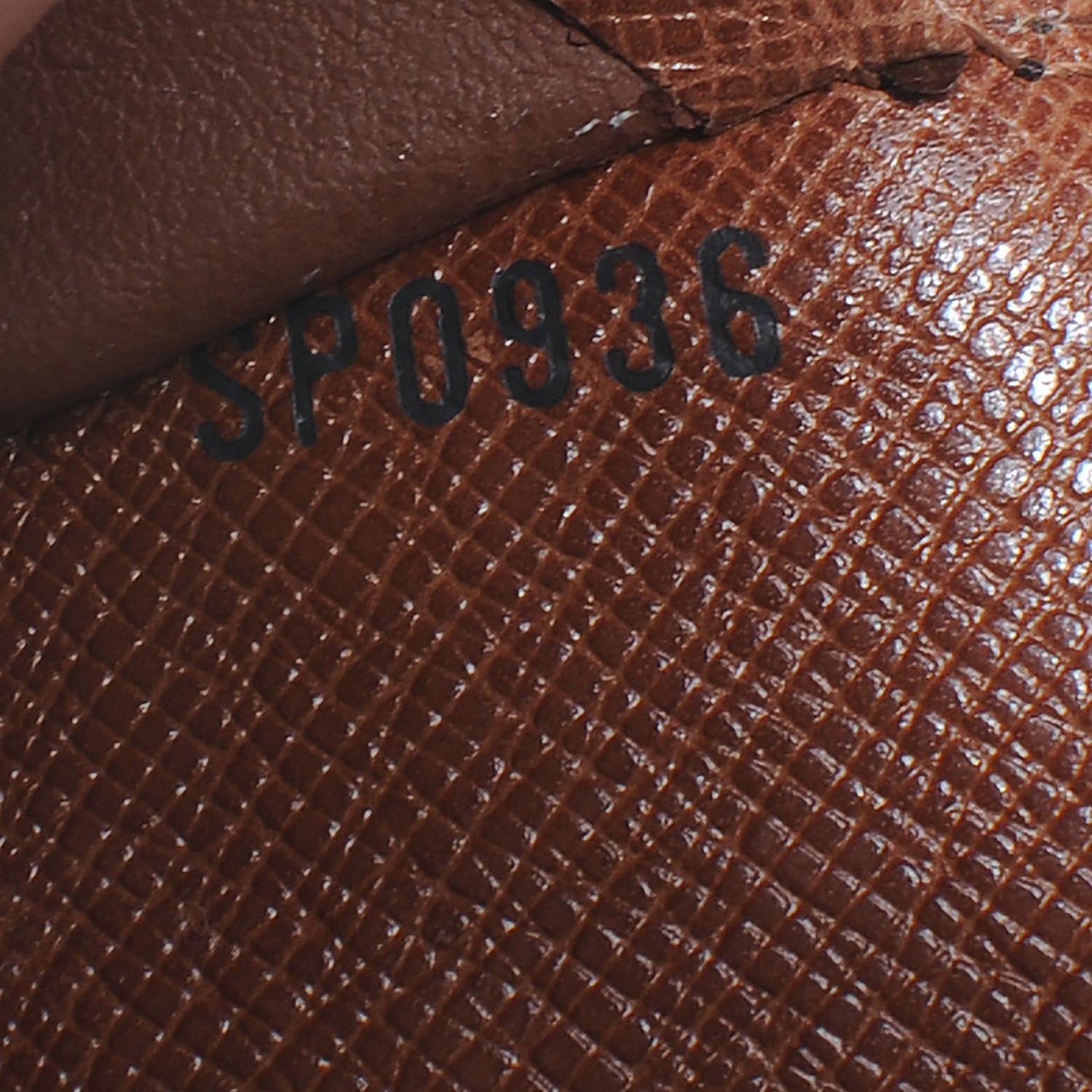 Louis Vuitton Monogram Agenda Medium Ring 4 of 7