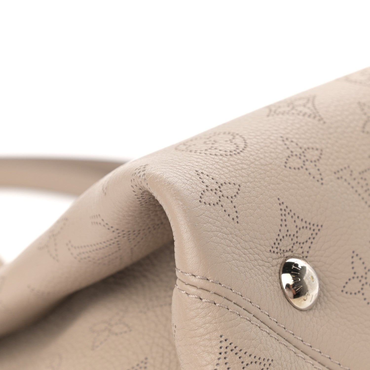 Louis Vuitton Mahina Calfskin Sevres Galet 9 of 13