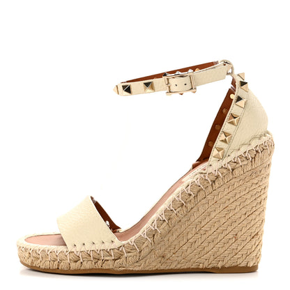 Valentino Garavani Grained Calfskin Rockstud Ankle Strap Espadrille 15/105mm Wedge Sandals 35 Light Ivory Natural 1 of 11