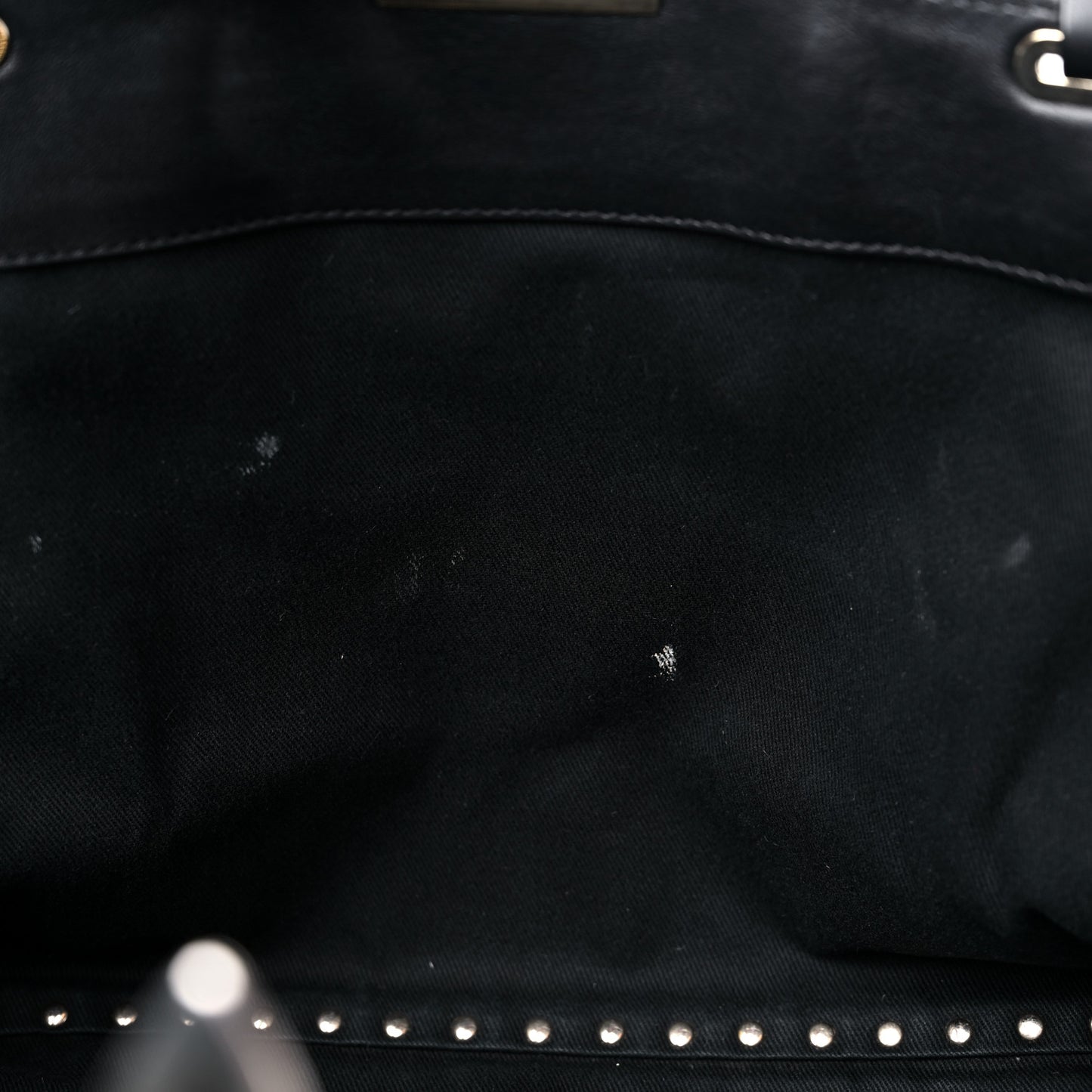 Vitello Medium Rockstud Tote Black