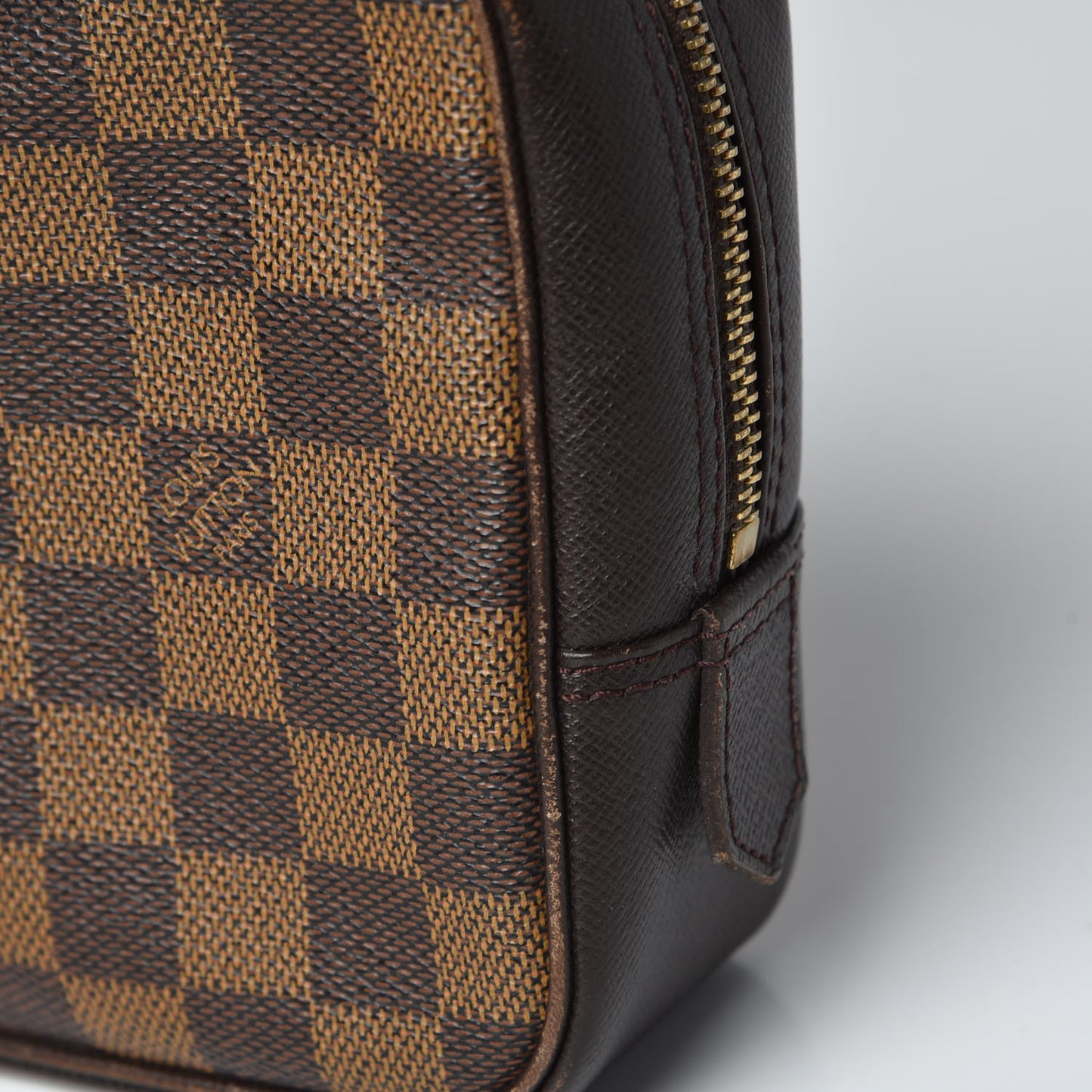 Damier Ebene Trousse Toilette 28