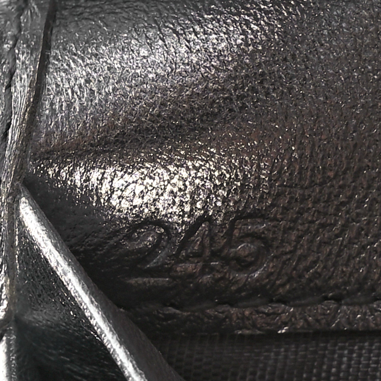 Miu Miu Metallic Nappa Matelasse Bi-Fold Compact Wallet Argento 8 of 9