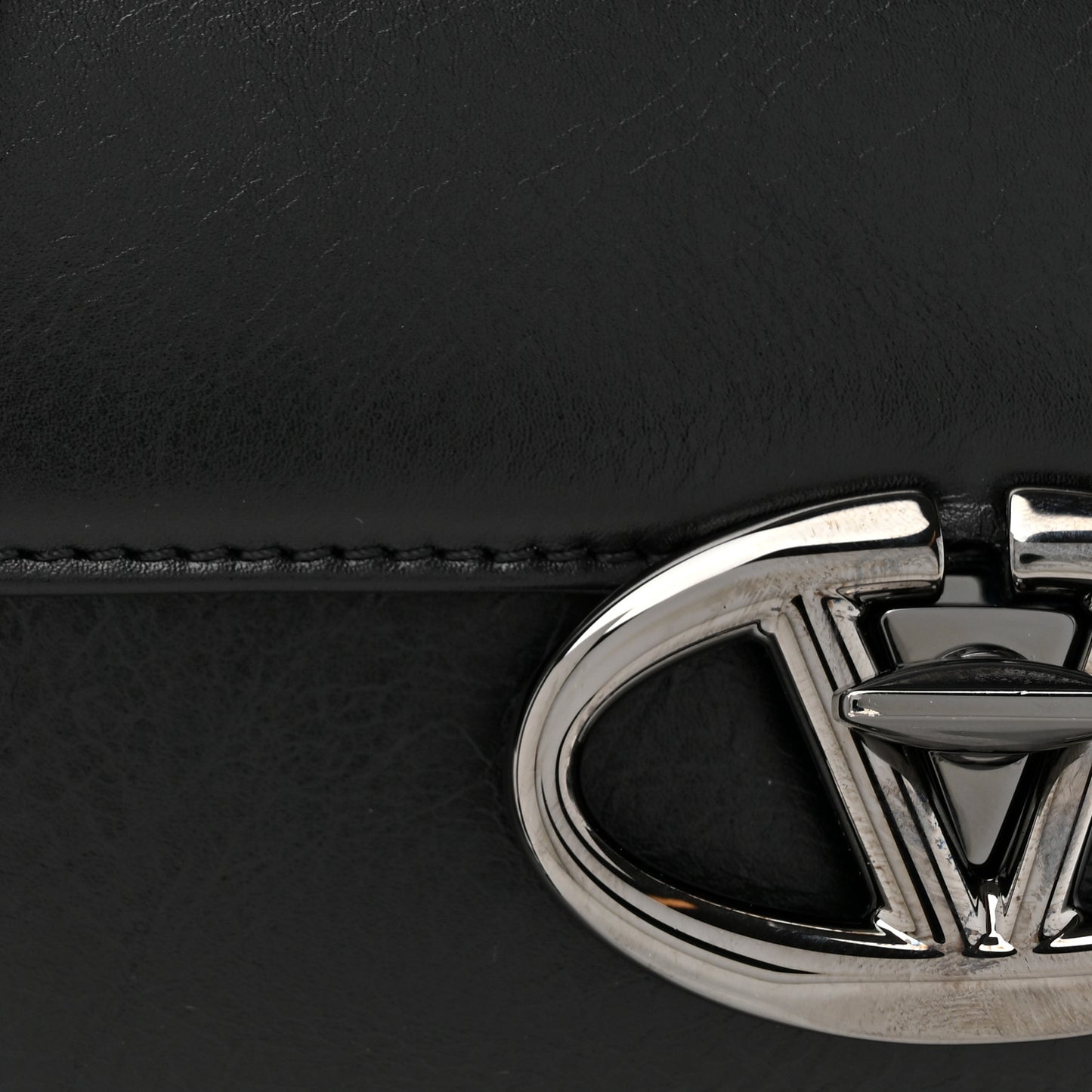 Crinkled Calfskin Vlogo Locker Shoulder Bag Black