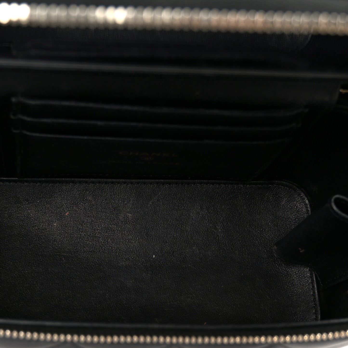 Lambskin Quilted Small Top Handle Vanity Case With Chain Black