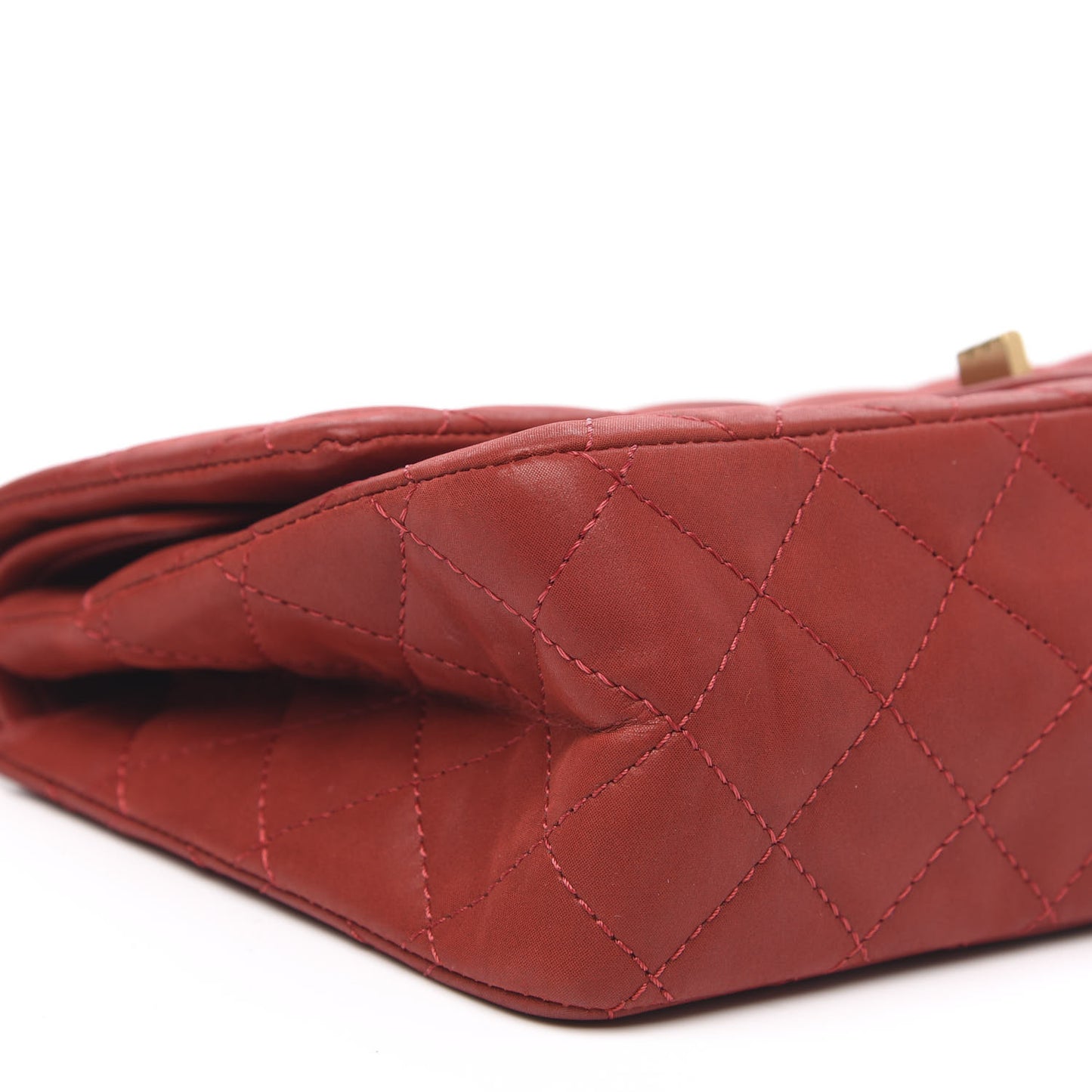 Iridescent Calfskin Quilted 2.55 Reissue 226 Flap Red