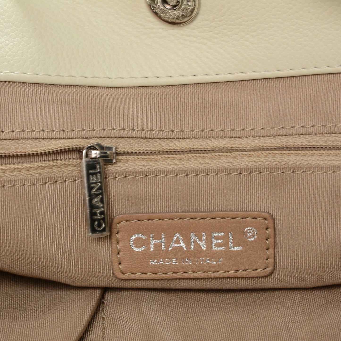 Caviar Quilted Expandable Zip Shoulder Bag White