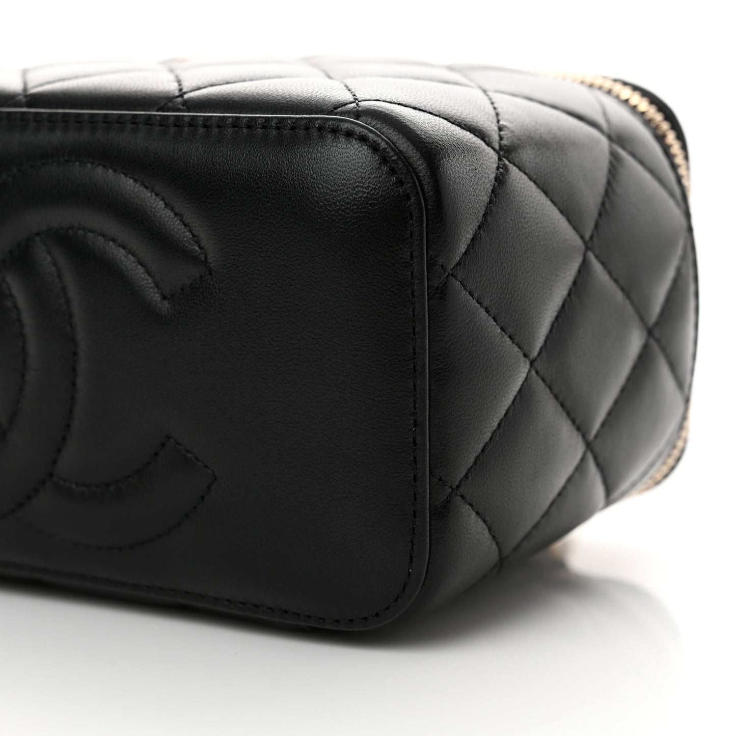 Lambskin Quilted Pearl Crush Small Vanity Case With Chain Black