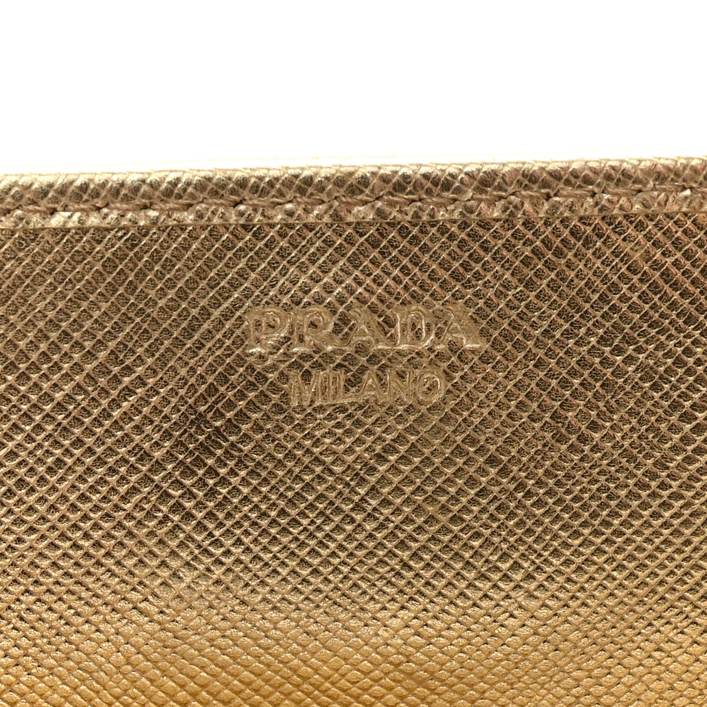 Metallic Saffiano Wallet On Chain Platino