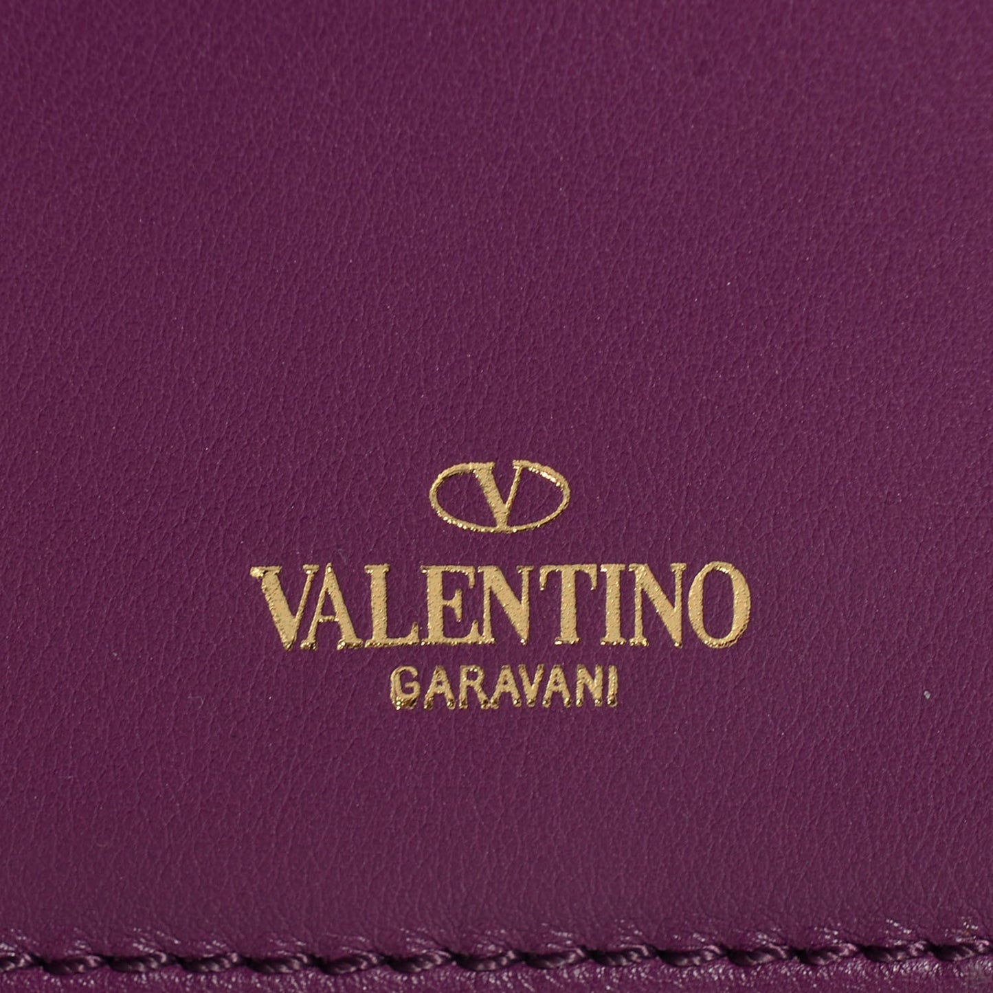 Vitello Rockstud Band Flap Rubin