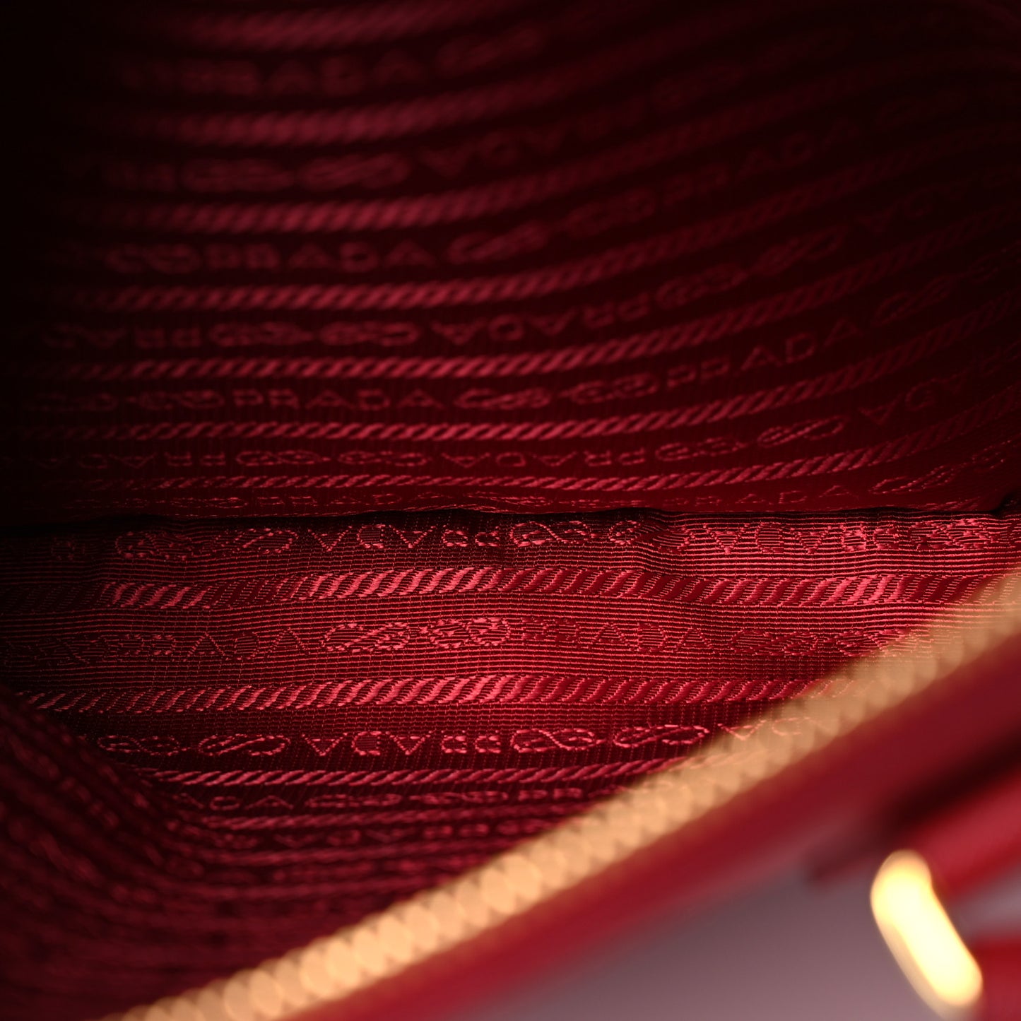 Saffiano Medium Galleria Double Zip Tote Fuoco