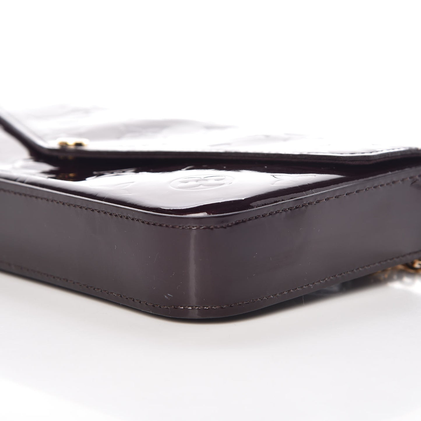 Vernis Pochette Felicie Chain Wallet Amarante