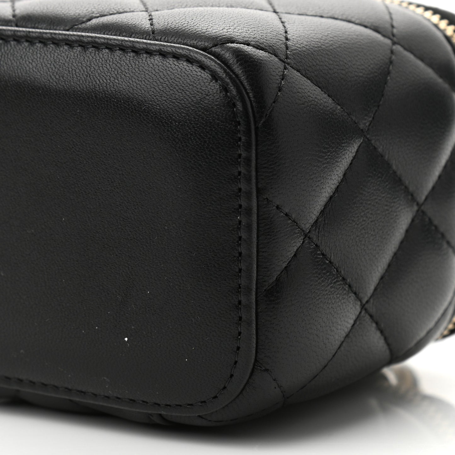 Lambskin Quilted Mini Pearl Crush Vanity Case With Chain Black