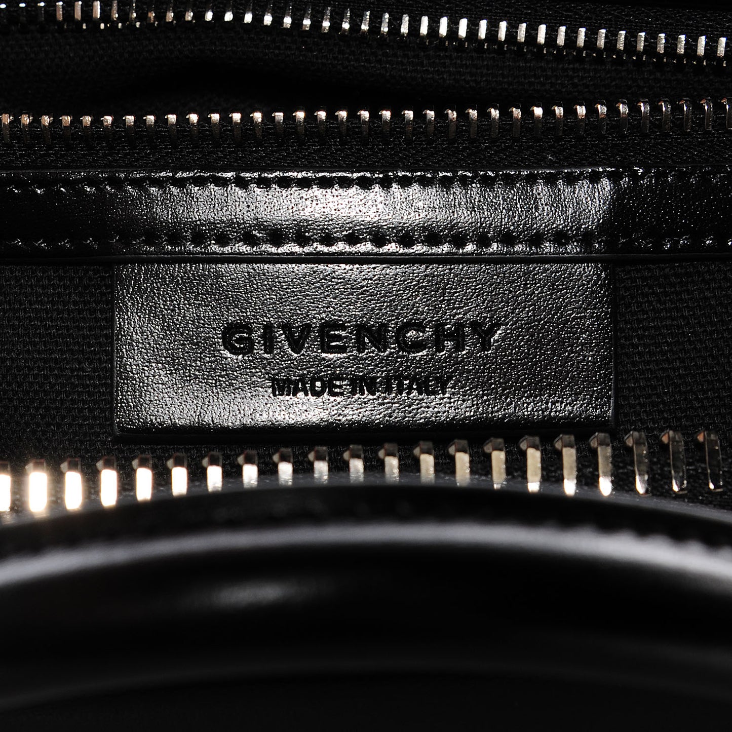 Shiny Lord Calfskin Medium Antigona Black