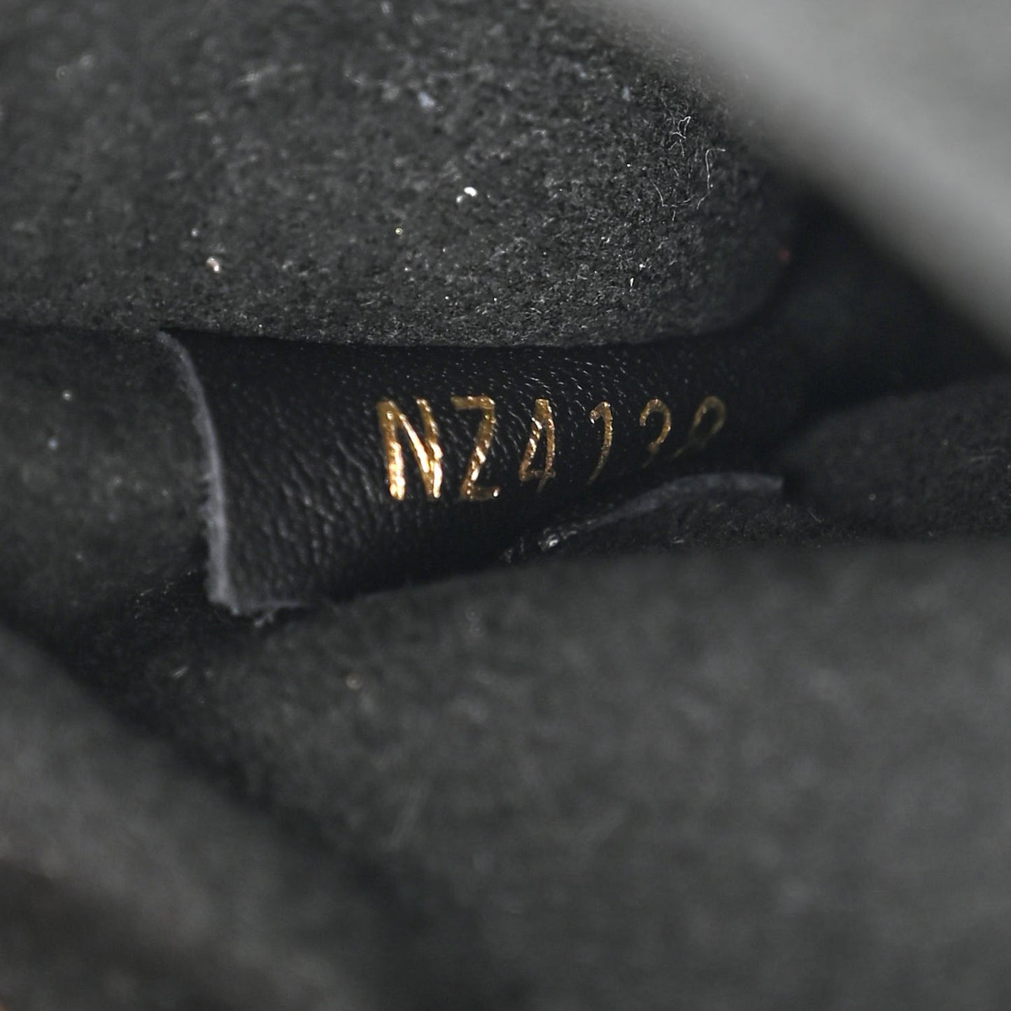 Calfskin New Wave Chain MM Black