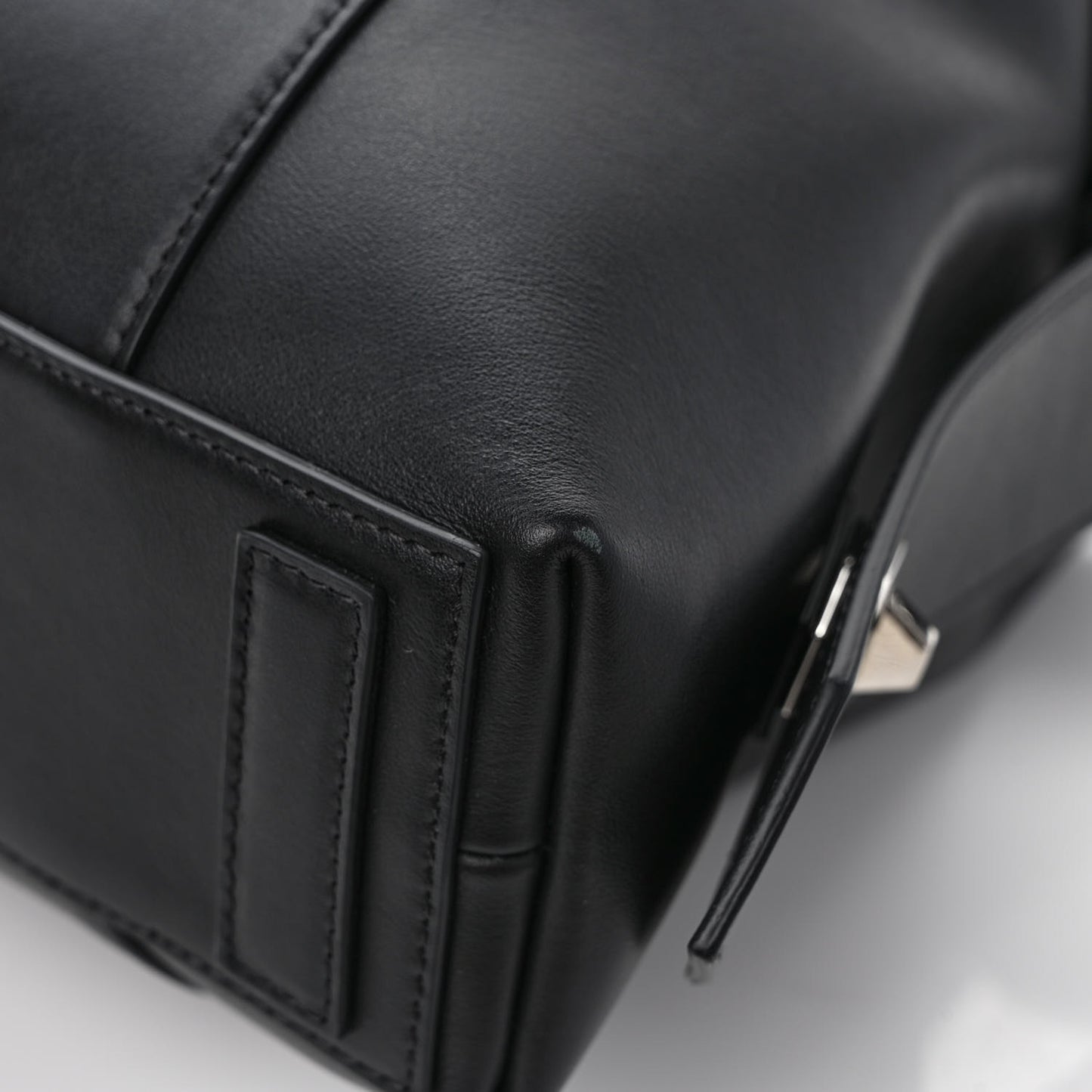 Smooth Calfskin Medium Soft Antigona Black