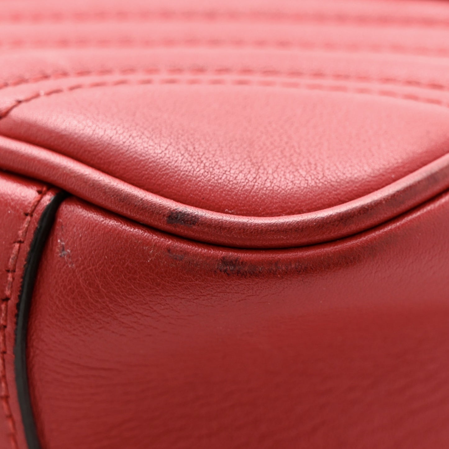 Calfskin Matelasse Small GG Marmont Shoulder Bag Hibiscus Red