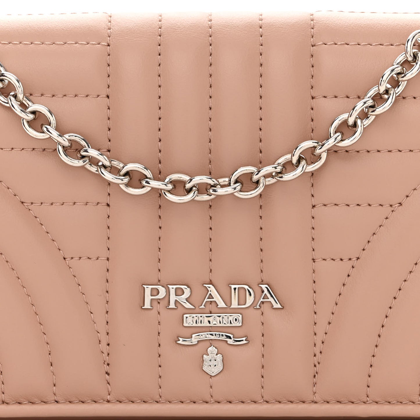 Soft Calfskin Impunture Diagramme Chain Wallet Cipria