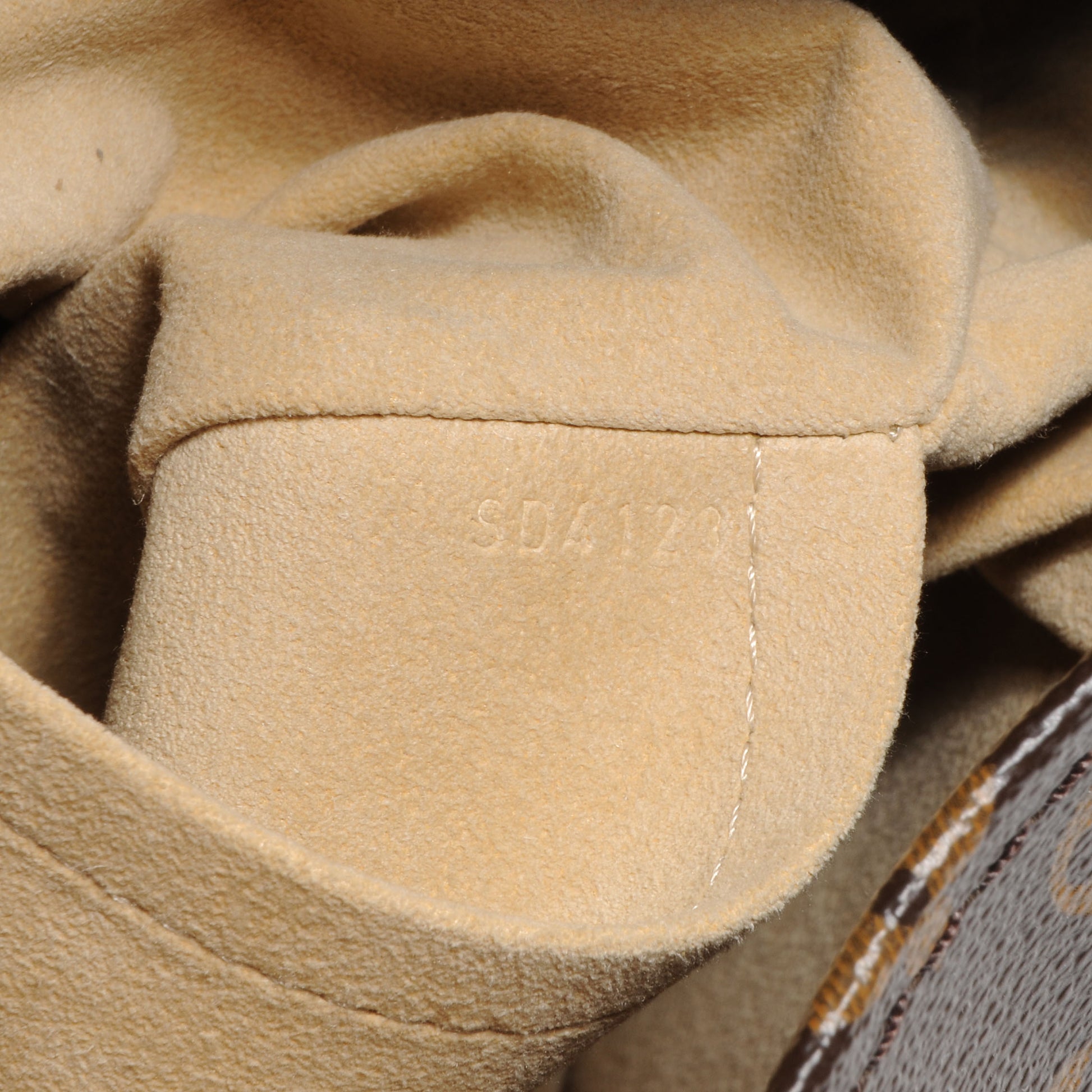 Louis Vuitton Monogram Artsy MM 7 of 8
