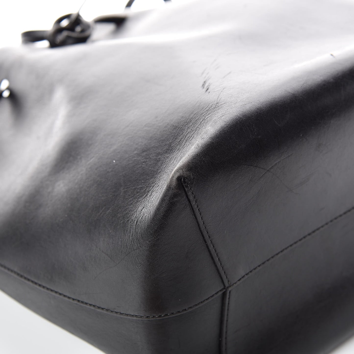 Vegetable Tanned Calfskin Bucket Bag Black Flamma