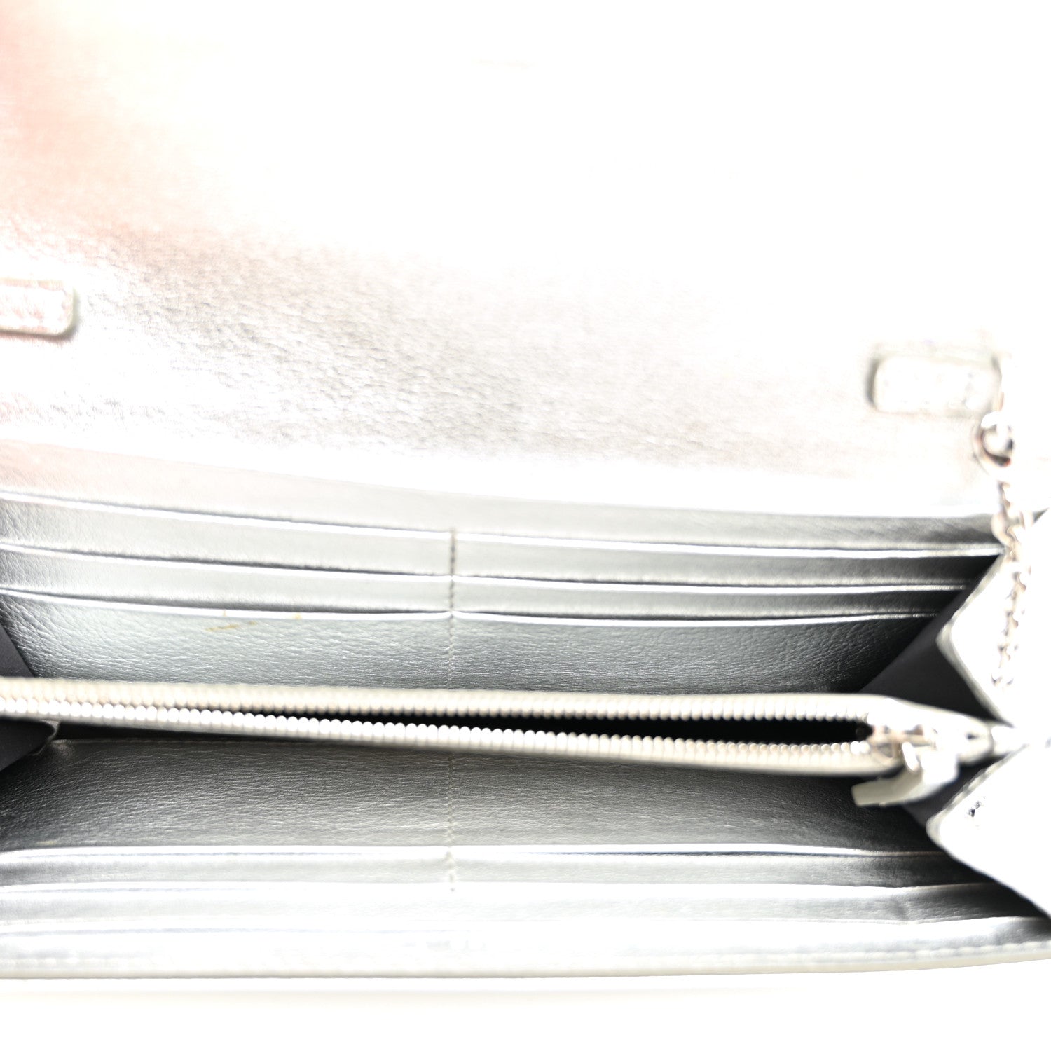Fendi Metallic Calfskin Continental Wallet On Chain Argento 4 of 9