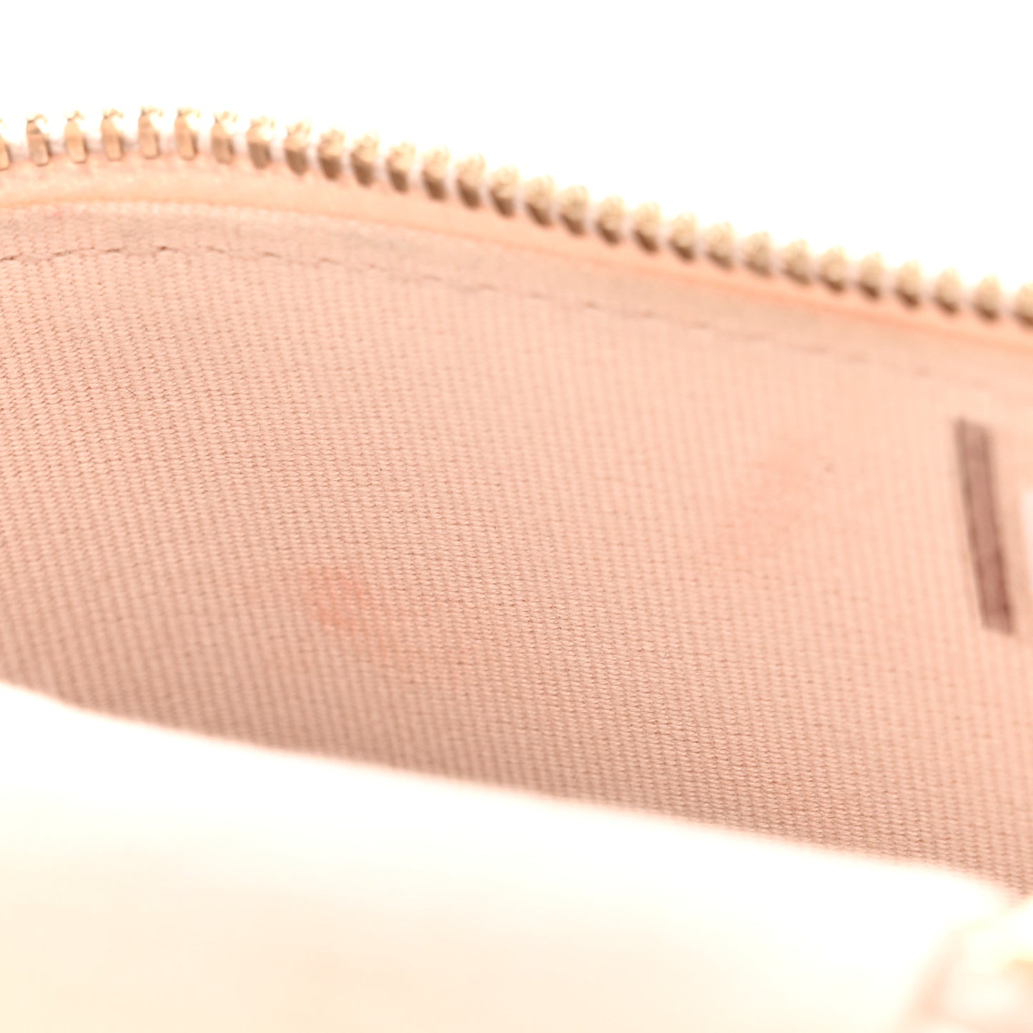 Caviar Quilted Phone Holder With Chain Light Pink