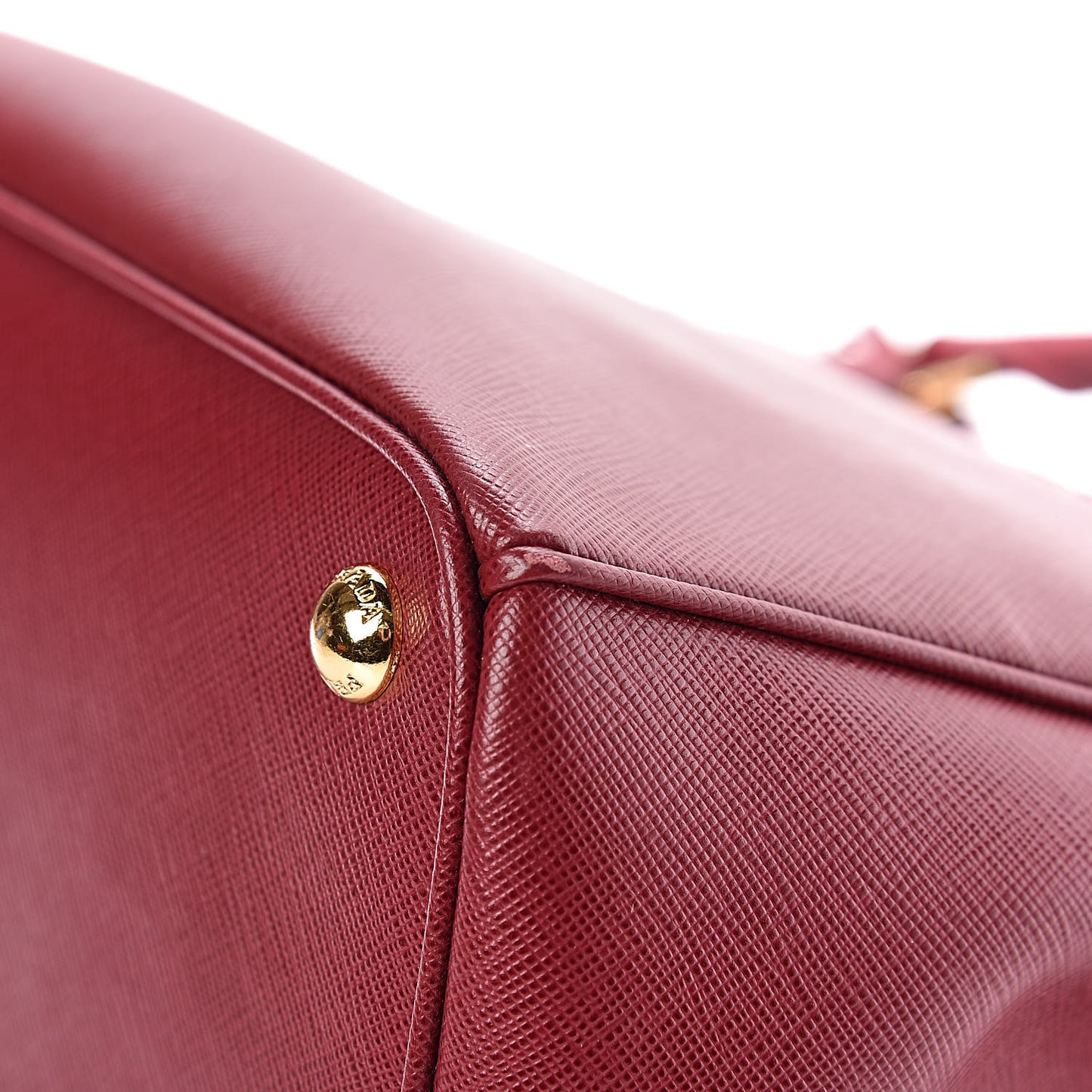Saffiano Medium Galleria Double Zip Tote Cherry