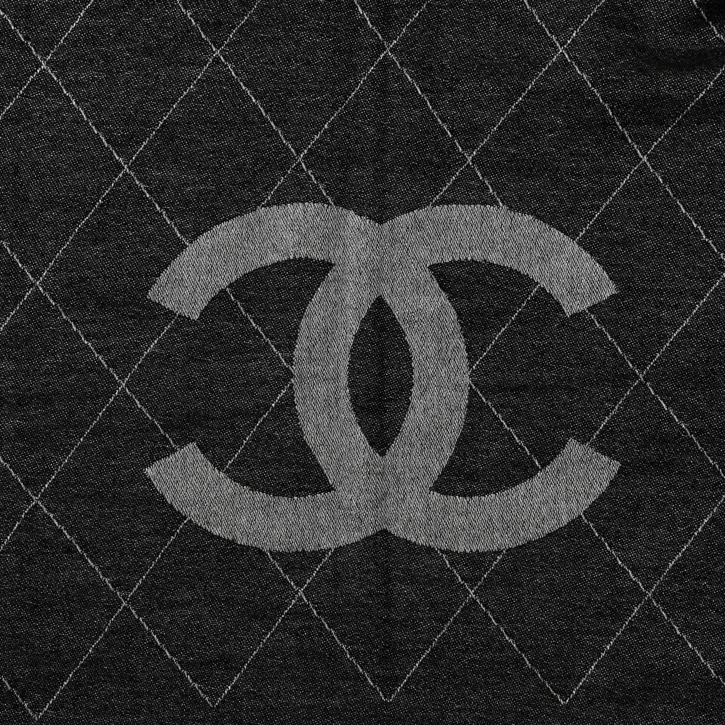 Cashmere Silk Quilted CC Logo Stole Black White