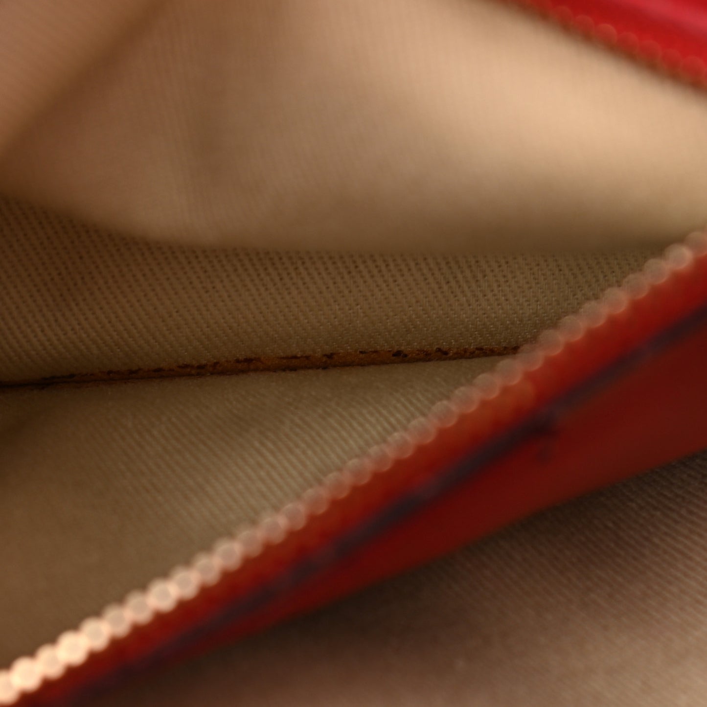 Vitello Small Rockstud Tote Rosso Valentino