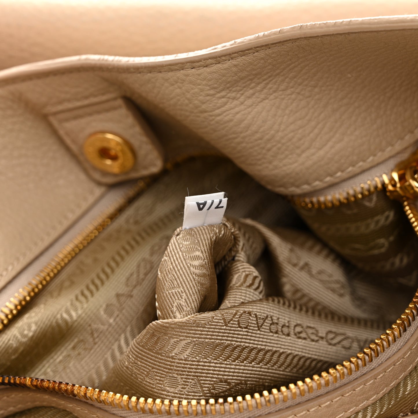 Vitello Daino Side Pocket Hobo Sabbia