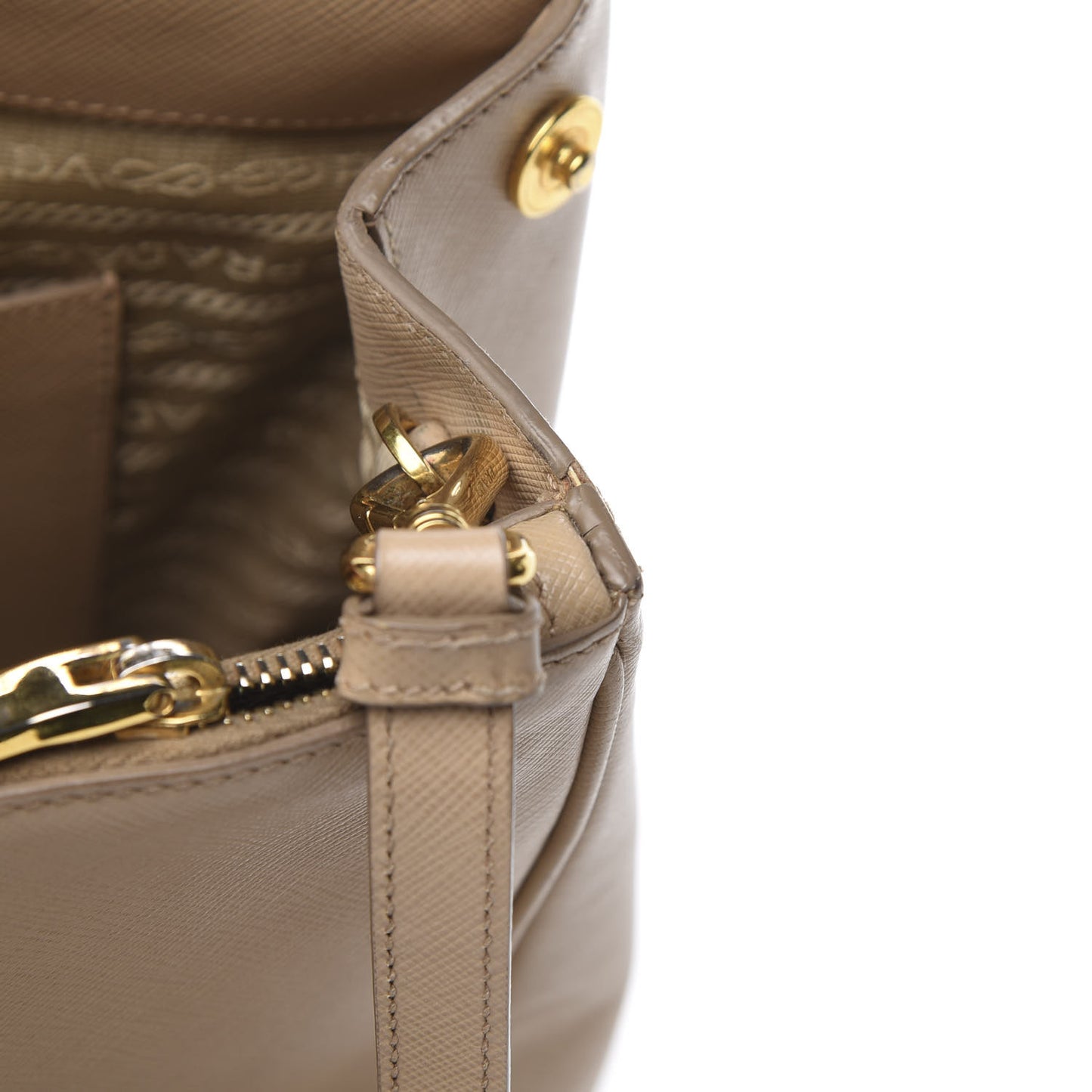 Saffiano Medium Galleria Double Zip Tote Cammeo