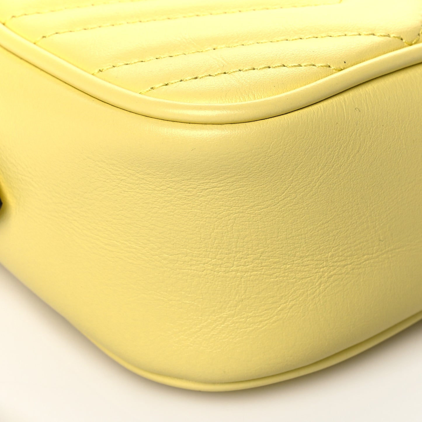 Calfskin Matelasse Small GG Marmont Chain Shoulder Bag Banana