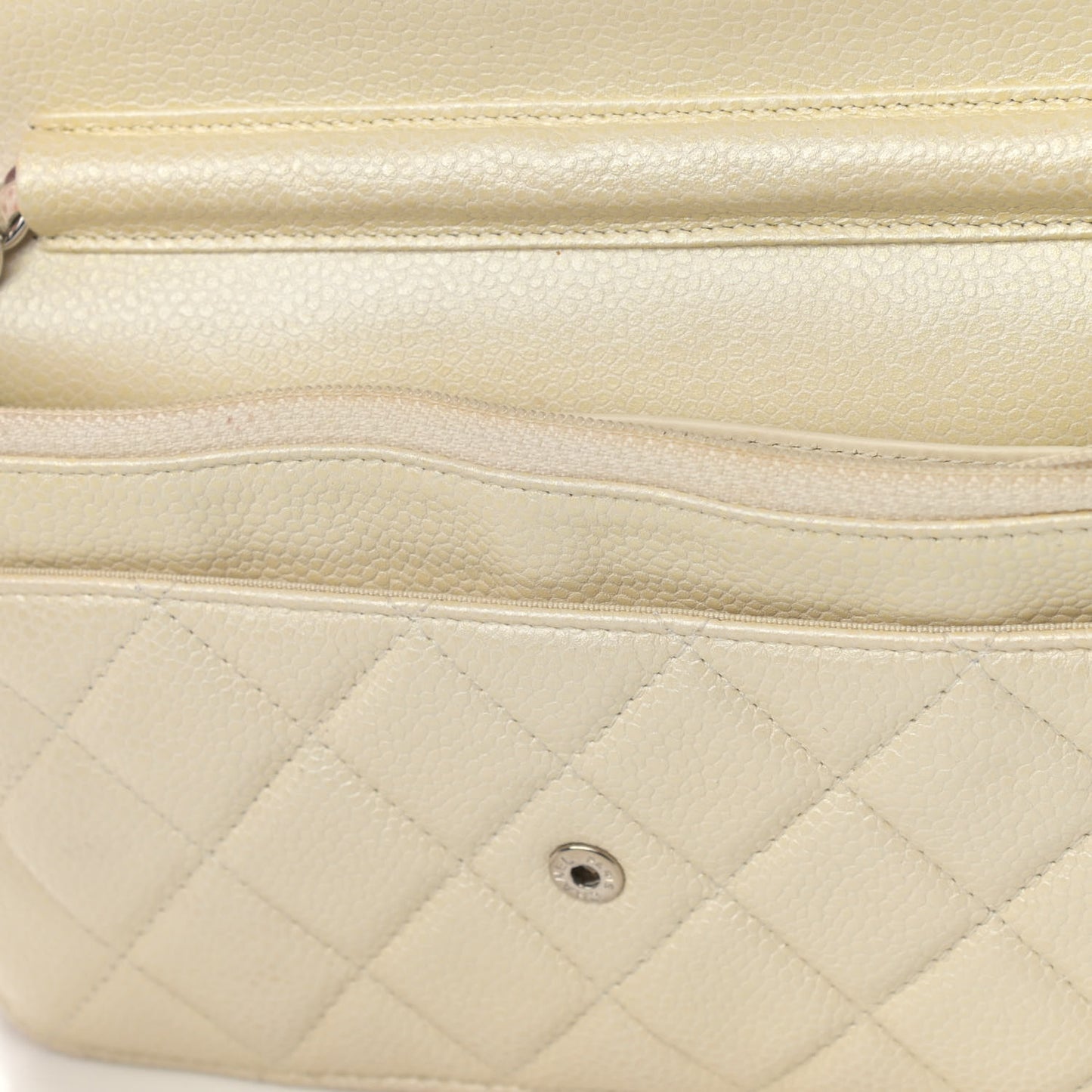 Iridescent Caviar Quilted Wallet On Chain WOC Ivory