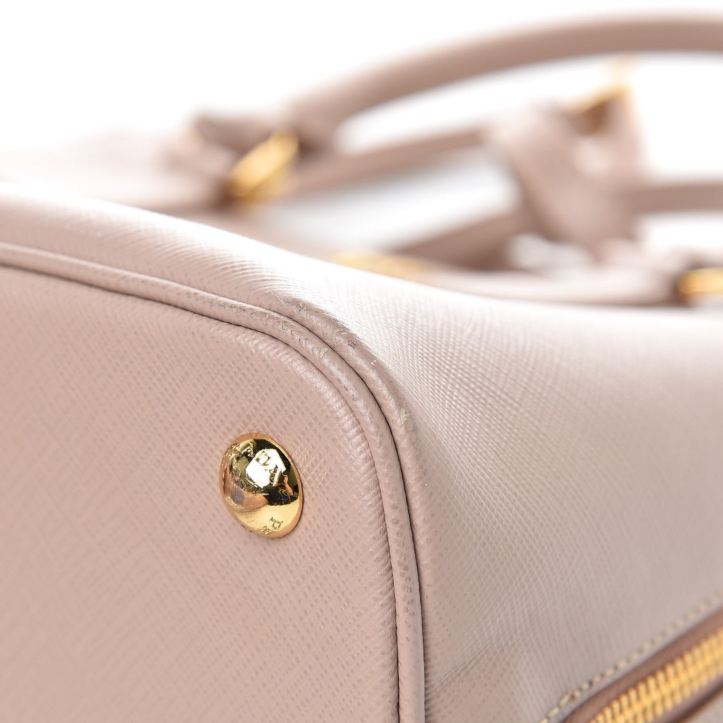 Saffiano Lux Medium Promenade Tote Cammeo