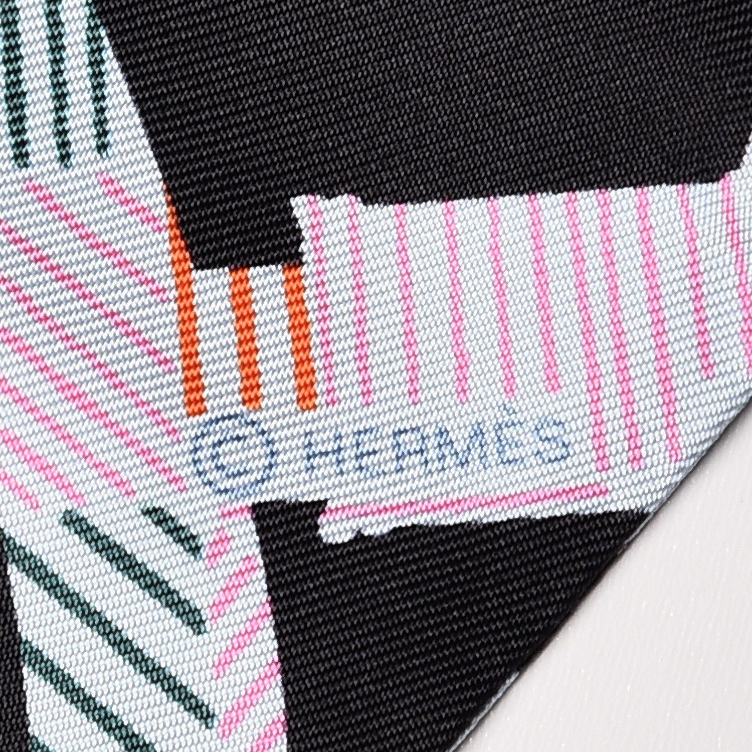 Hermes Silk Cavalcadour Morning Twilly Noir Rouge Vert 5 of 5