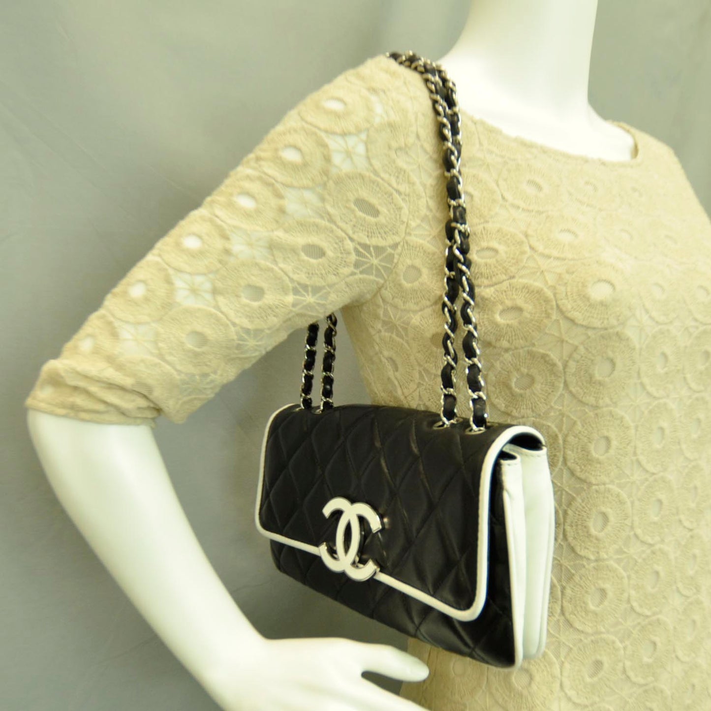 Lambskin Quilted Flap Black White