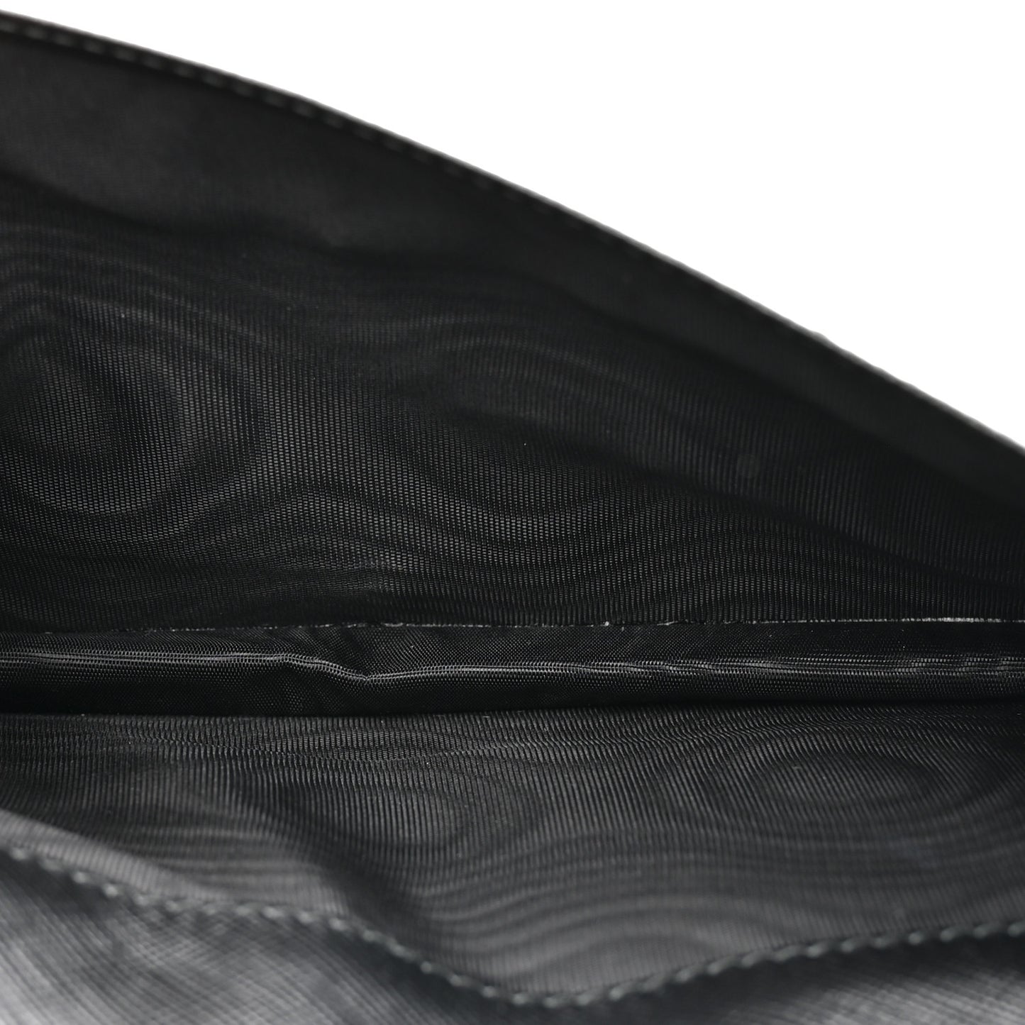 Hammered Calfskin Vara Bow Chain Wallet Black White