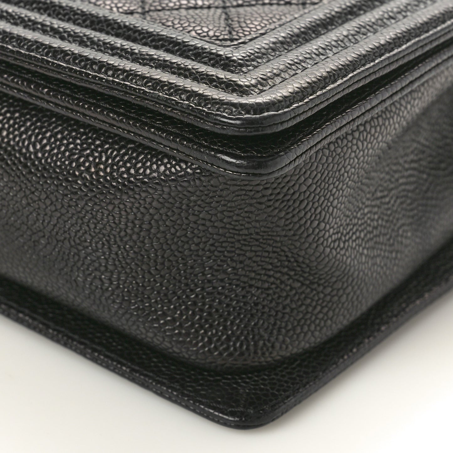 Caviar Quilted New Medium Boy Flap Black
