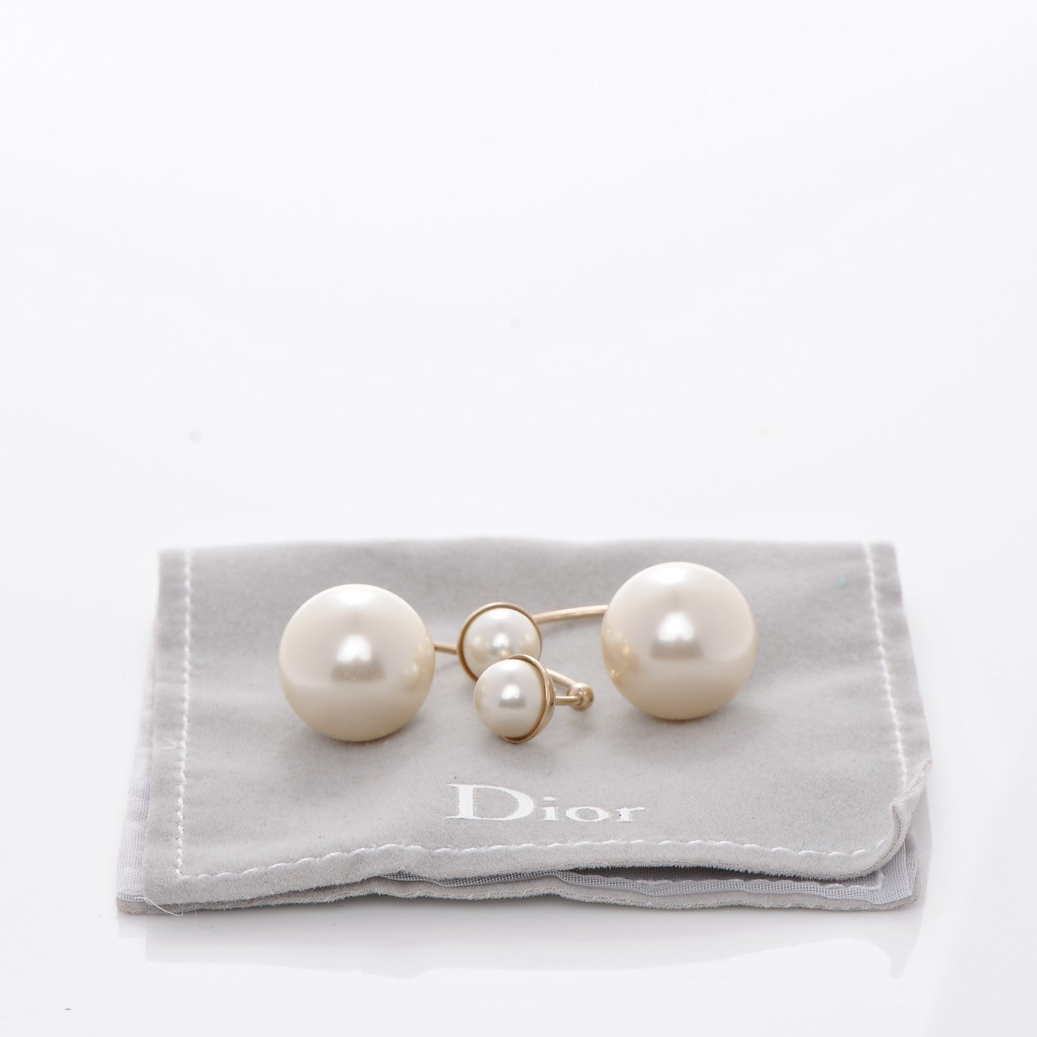 Christian Dior Pearl Ultradior Earrings Cream 7 of 7