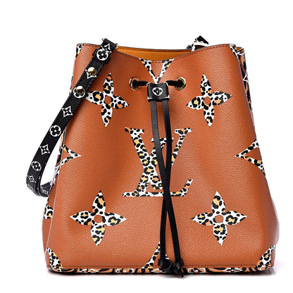 Louis Vuitton Monogram Giant Jungle NéoNoé Caramel 1 of 10