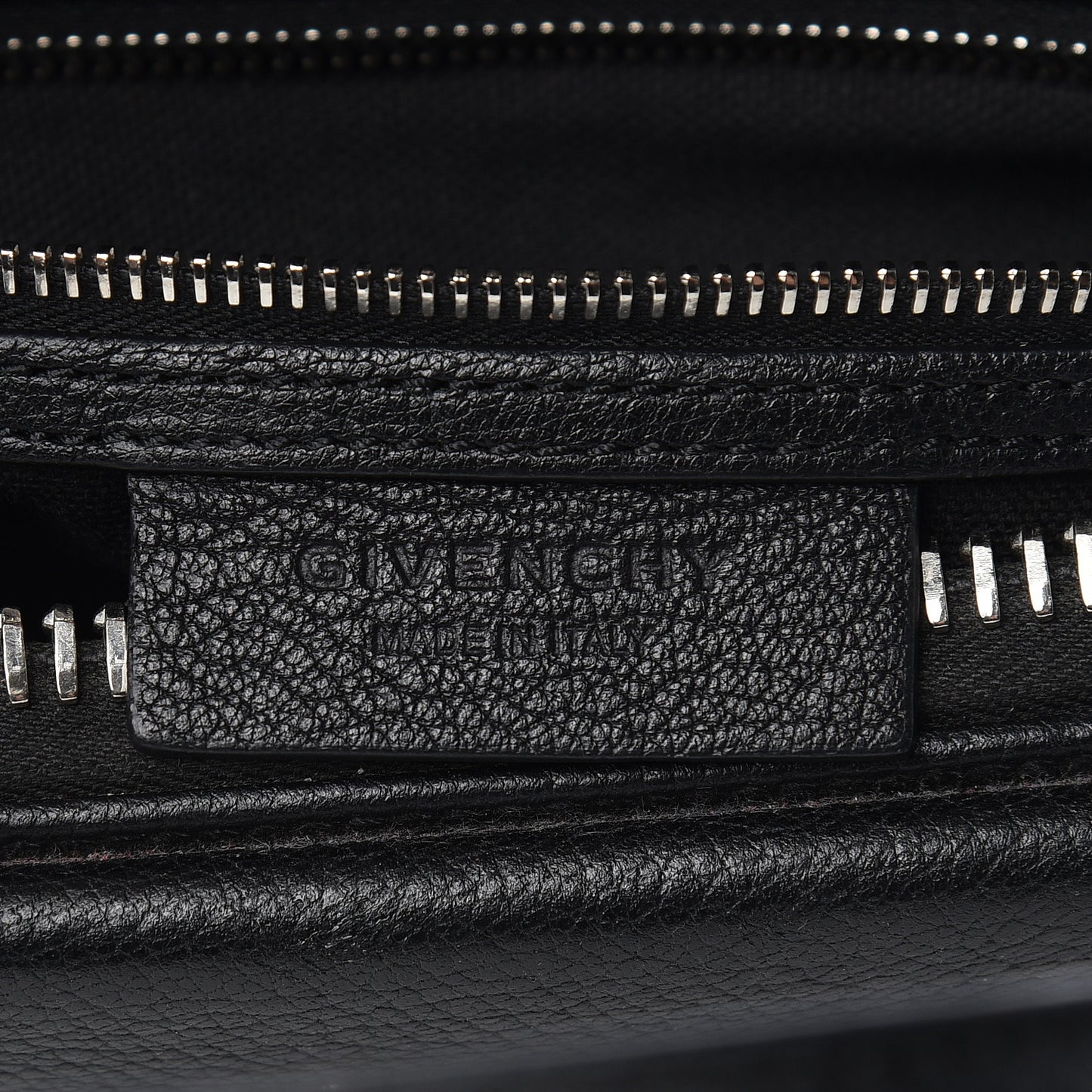 Sugar Goatskin Medium Antigona Black