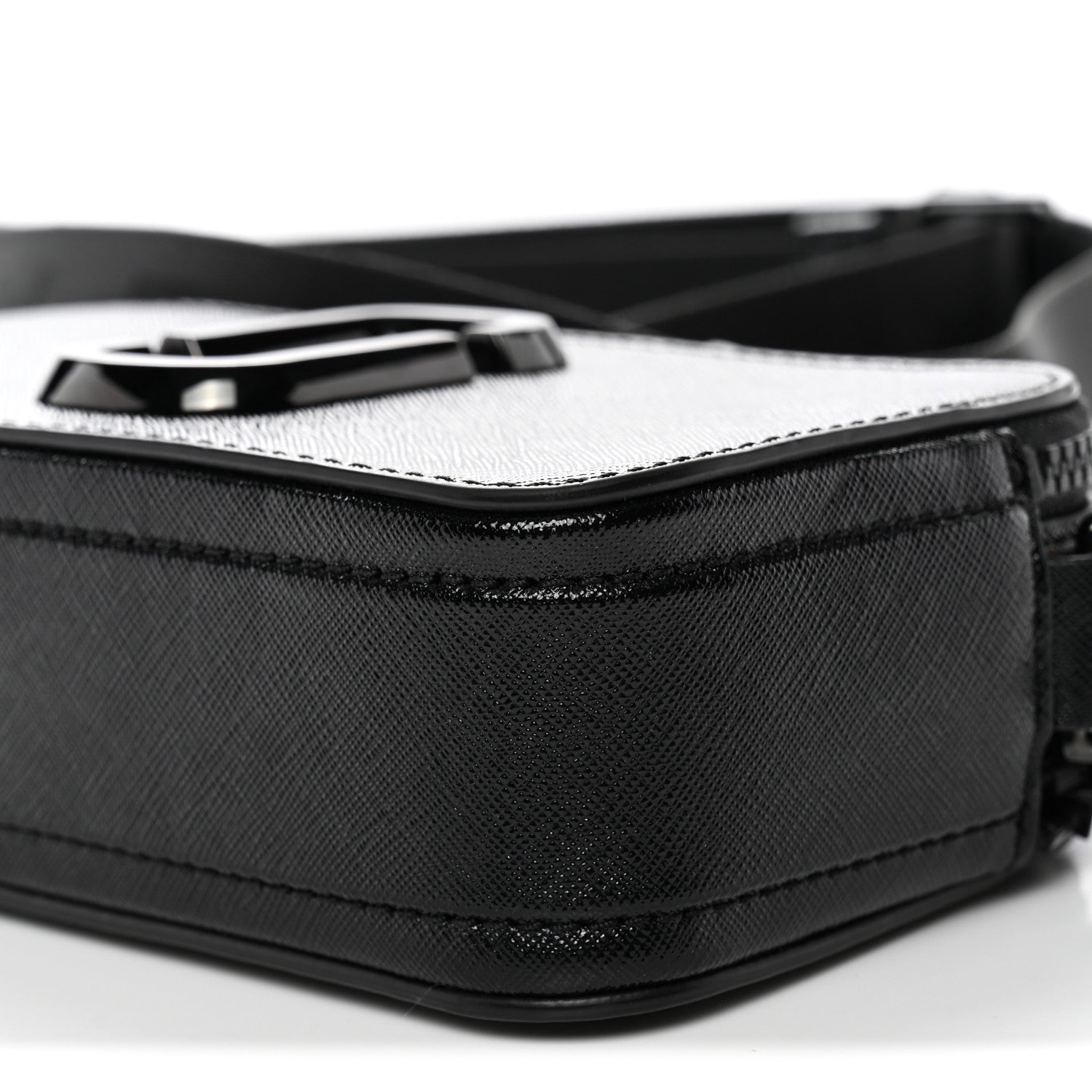 MARC JACOBS　黒　カメラバック Marc Jacobs The Snapshot Camera Bag | Black | FARFETCH