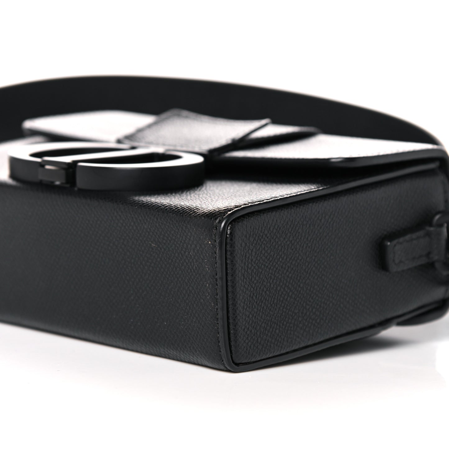 Ultra Matte Grained Calfskin 30 Montaigne Box Bag Black