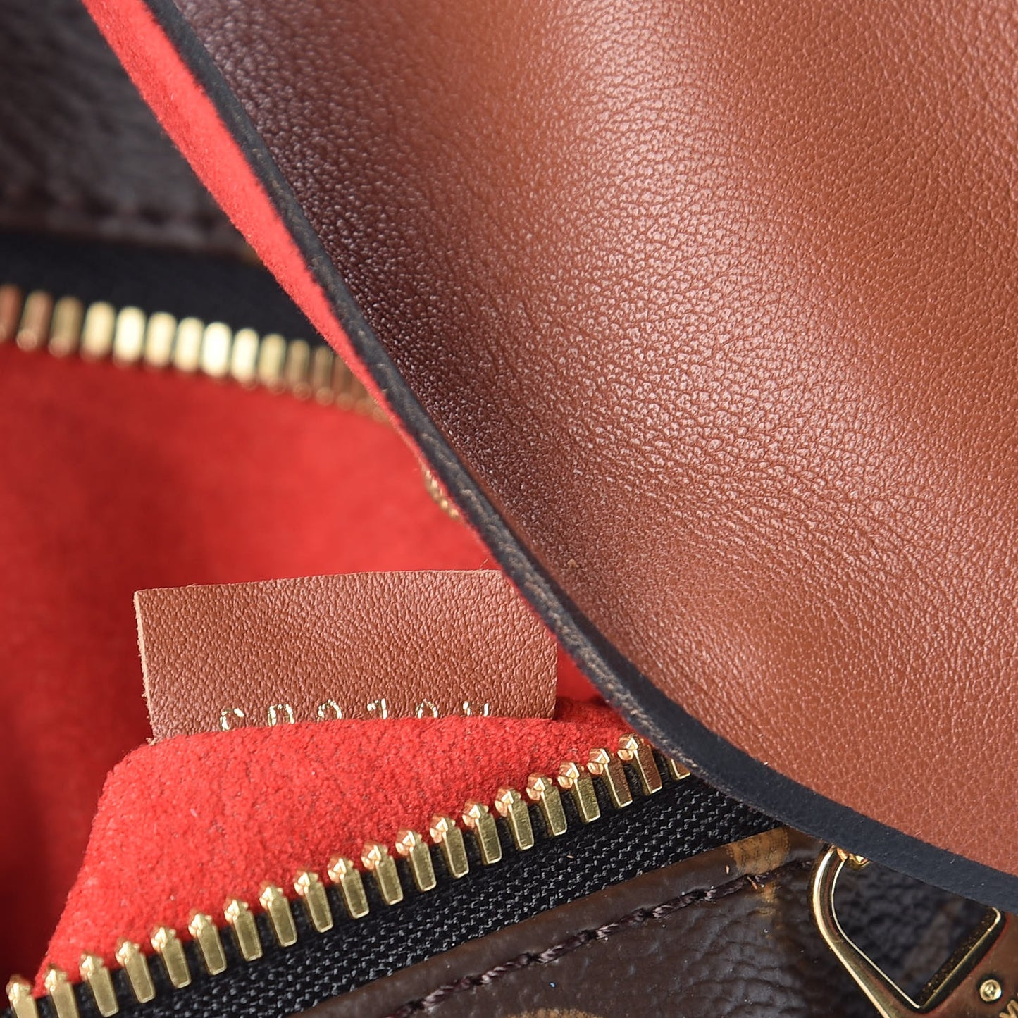 Monogram Tuileries Besace Caramel Rouge