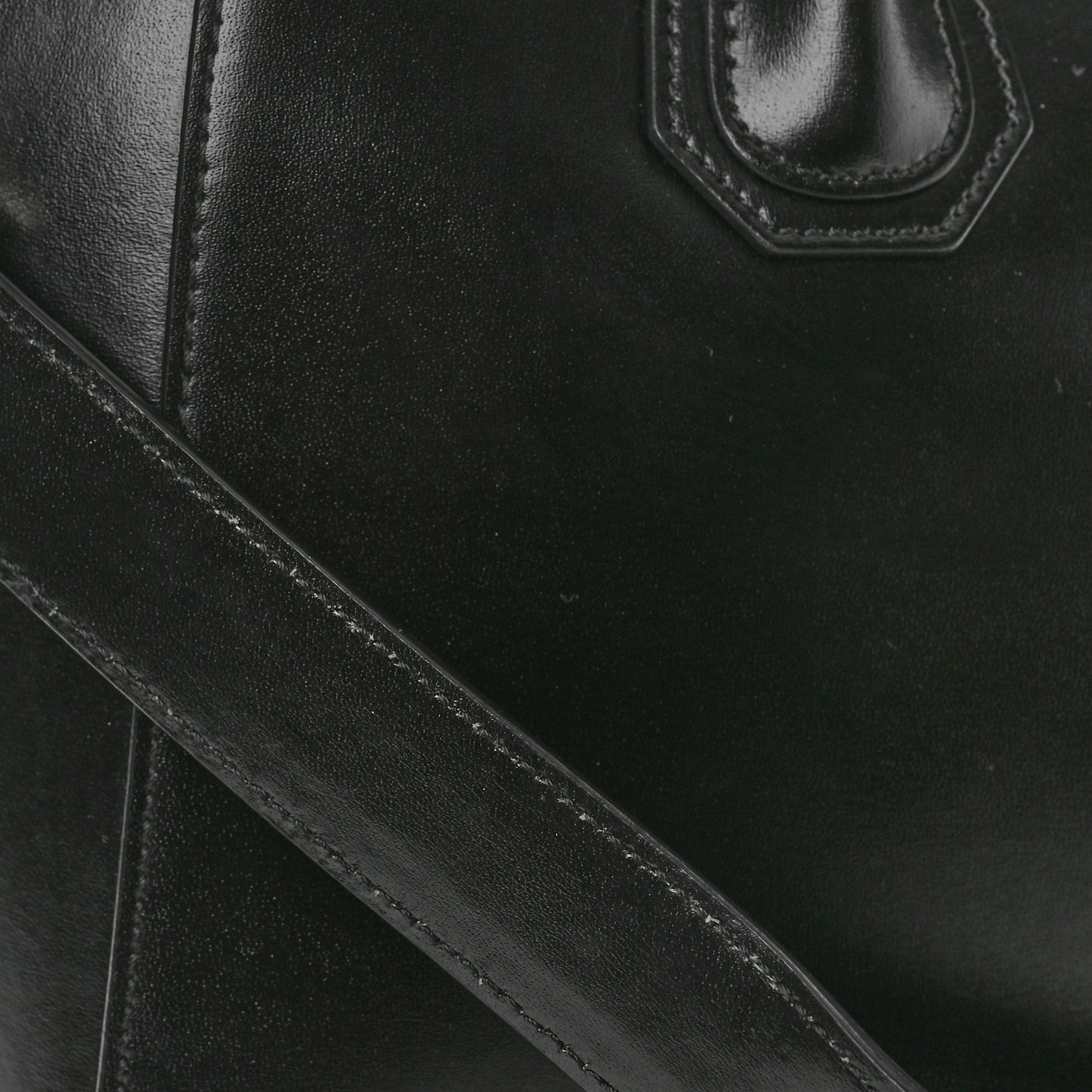 Shiny Lord Calfskin Medium Antigona Black